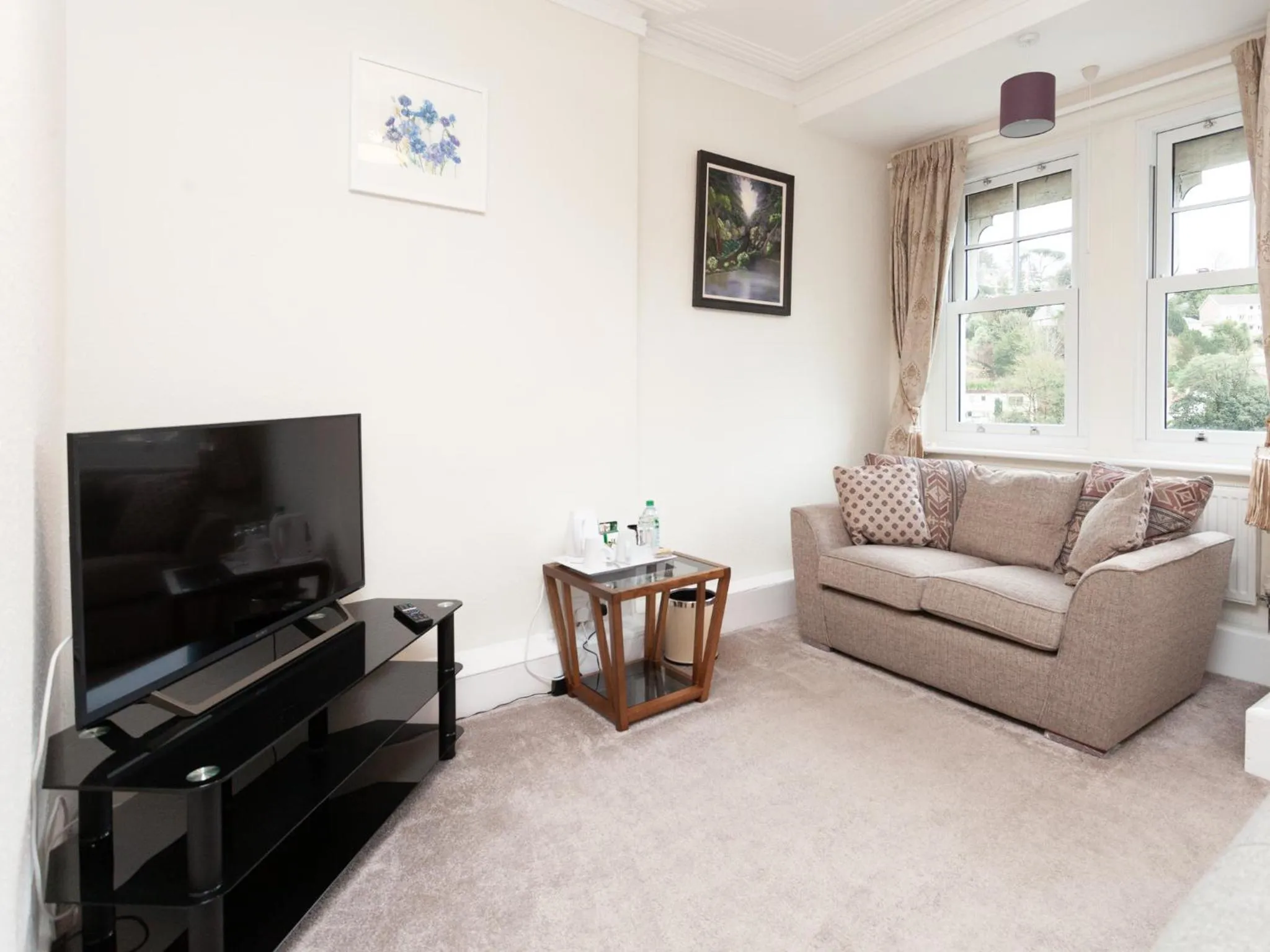 Bedroom in The Ravenswood B&B
