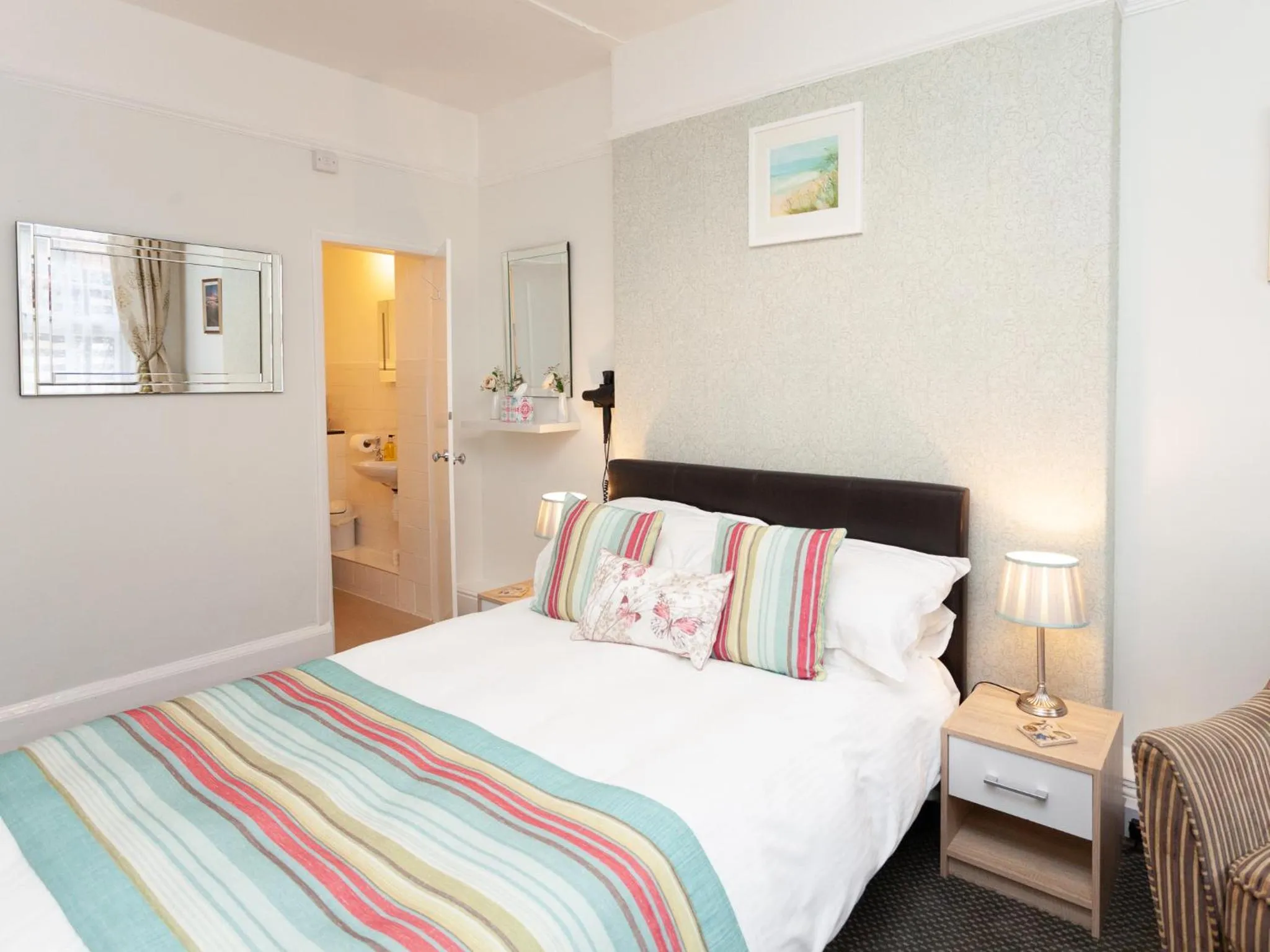 Bedroom, Bed in The Ravenswood B&B