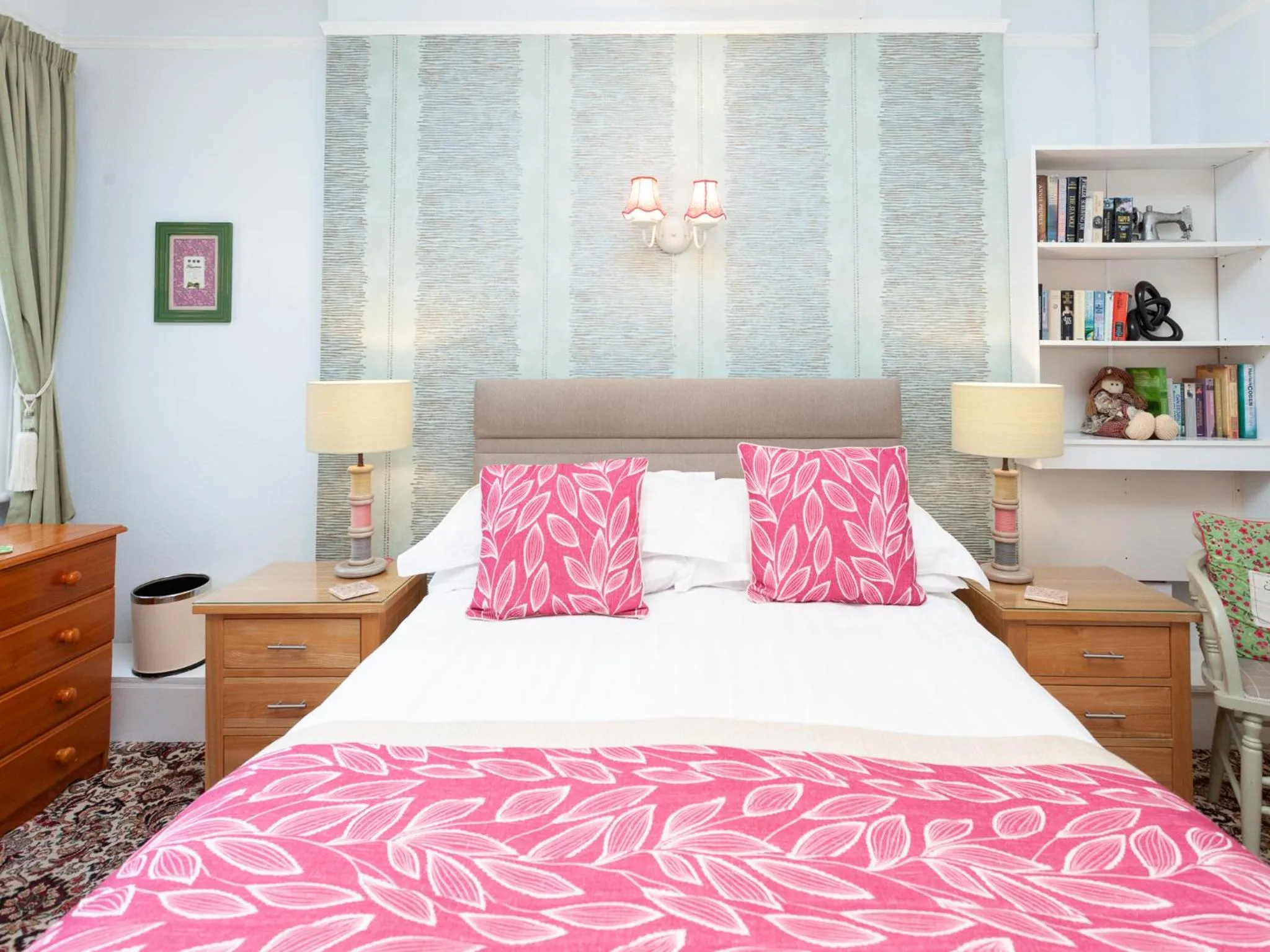 Bedroom, Bed in The Ravenswood B&B