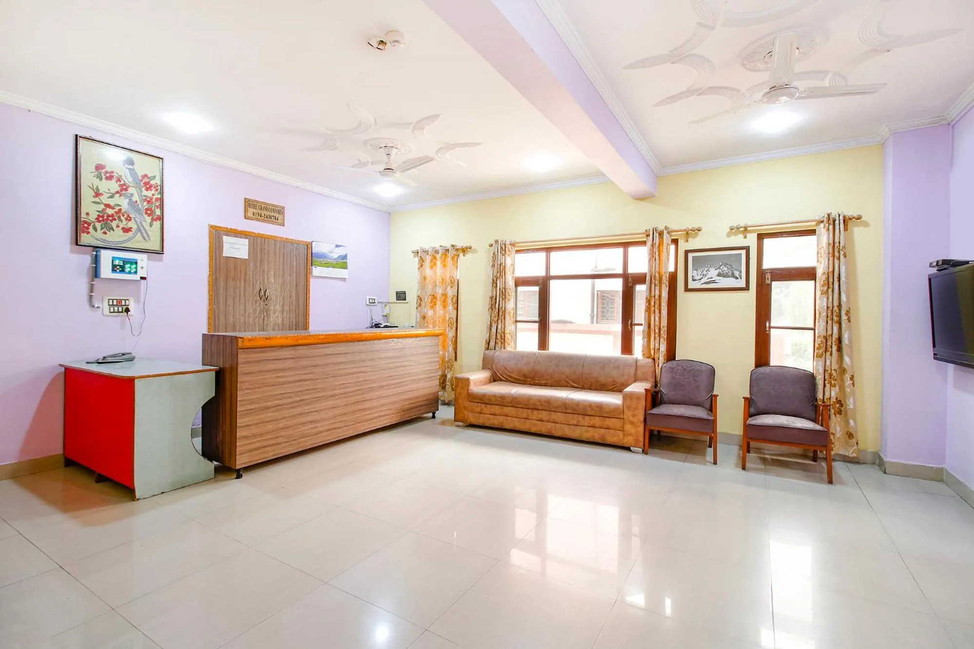 Lobby or reception in FabHotel Grand Comforts - Near Airport