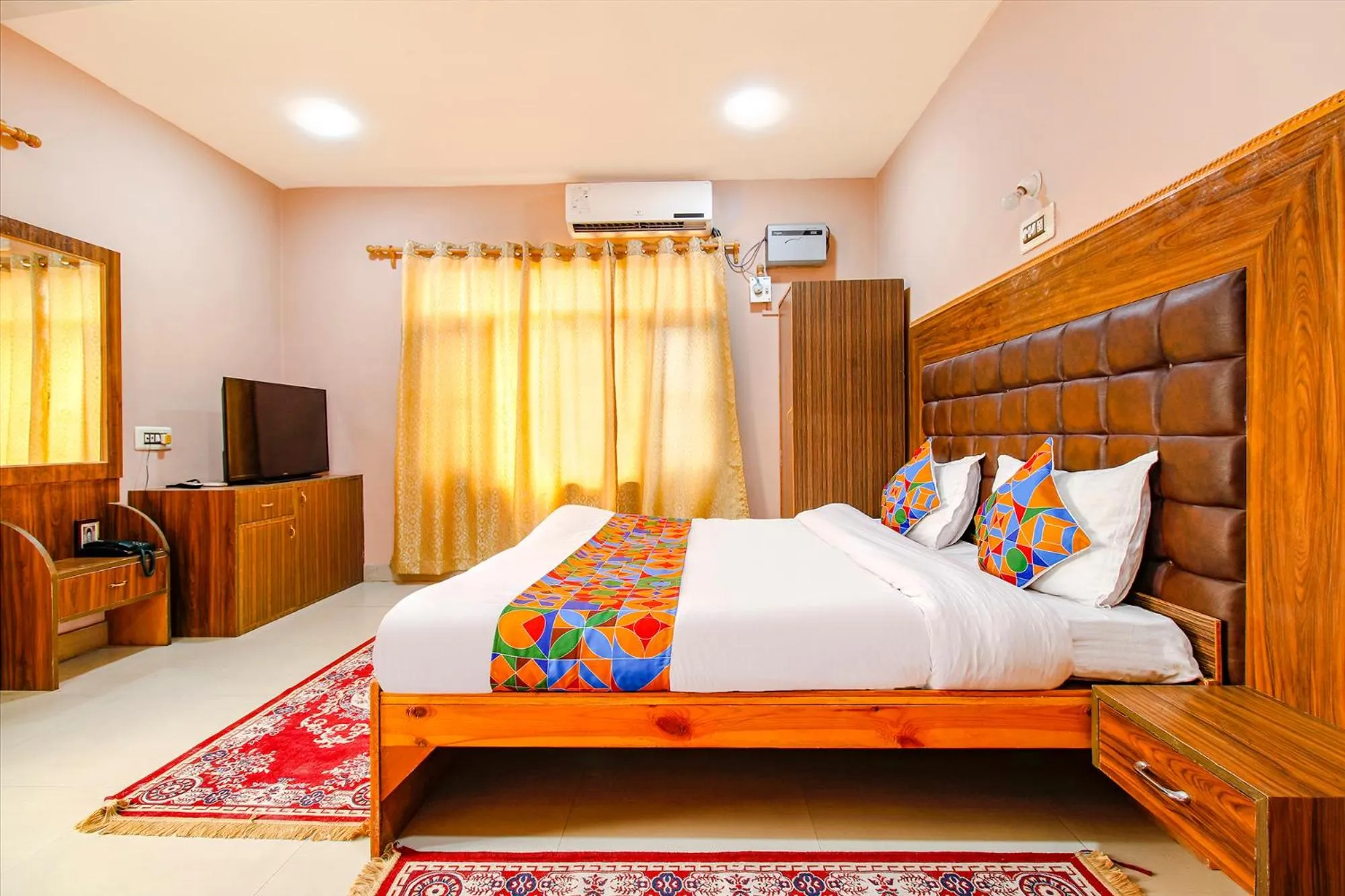 Bed in FabHotel Grand Comforts - Near Airport