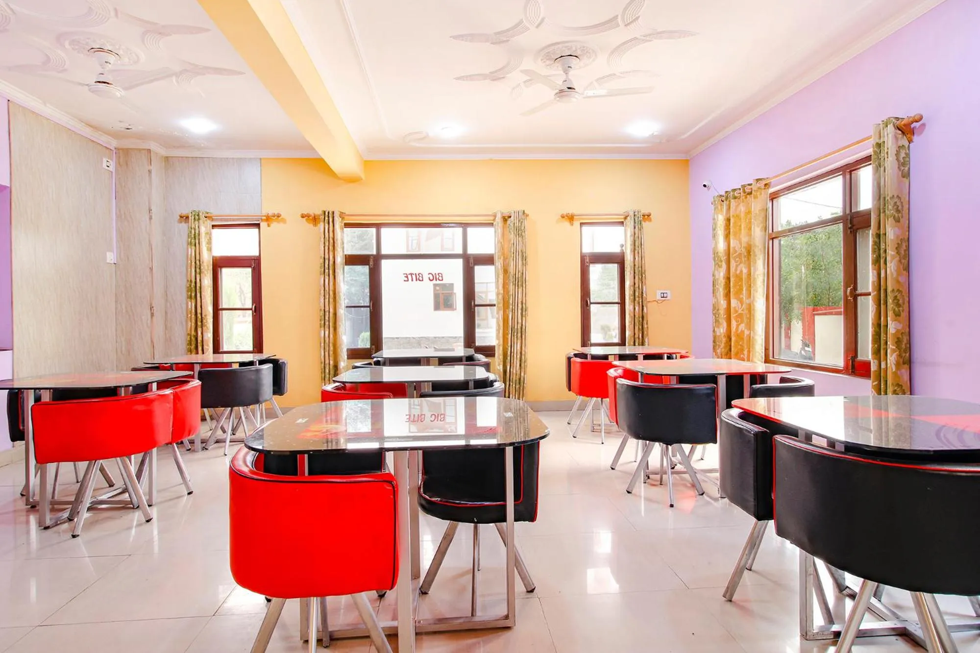 Restaurant/places to eat in FabHotel Grand Comforts - Near Airport
