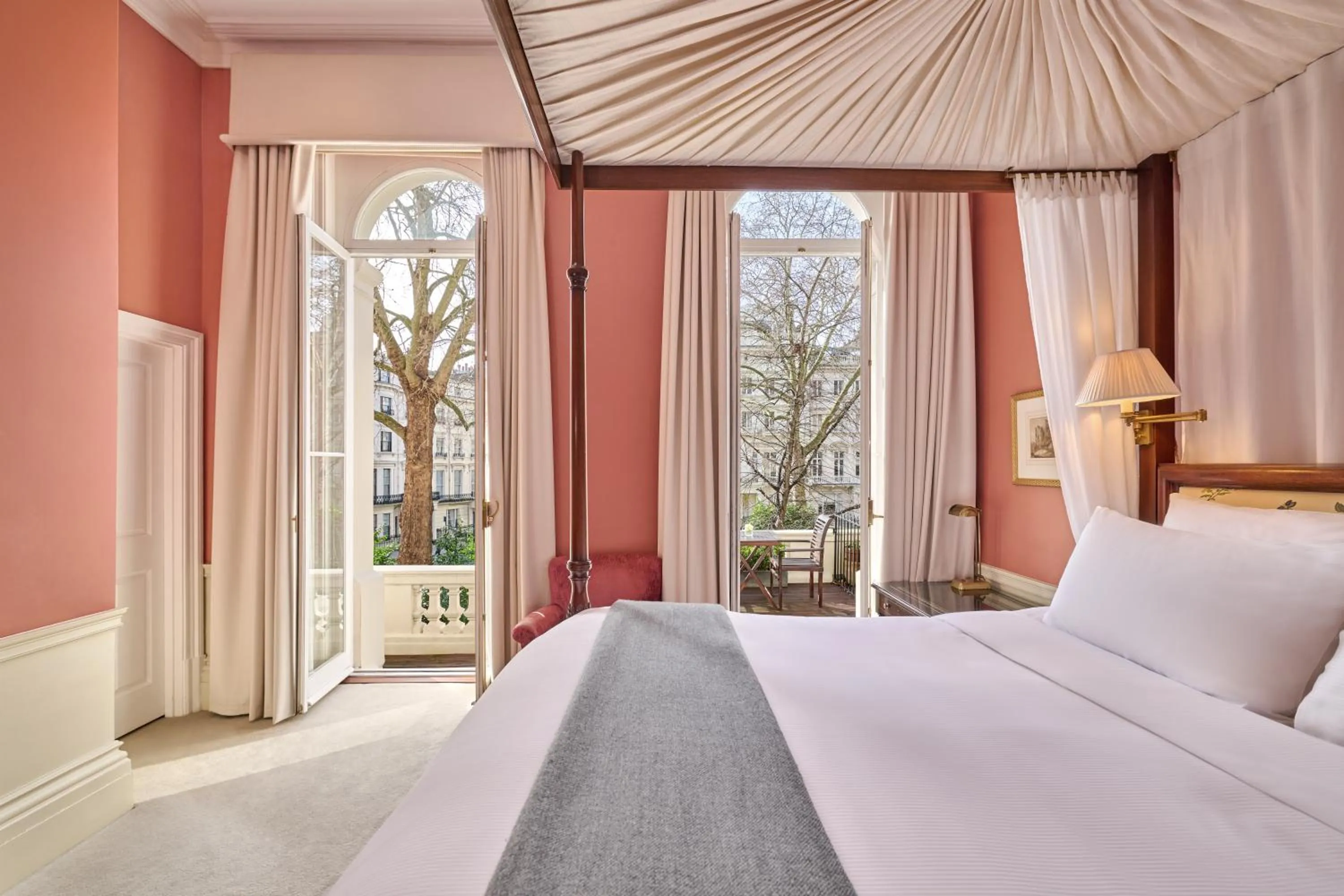 Bed in Roseate House London