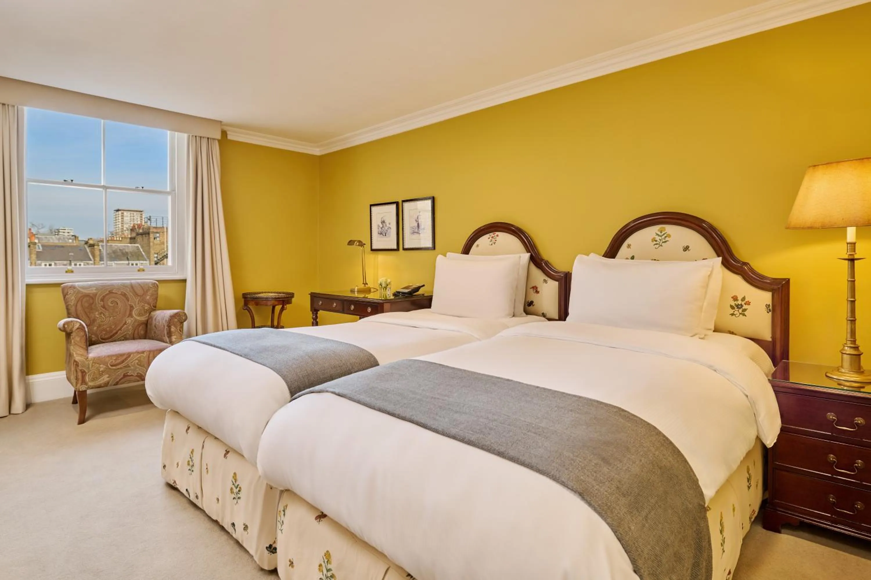 Bed in Roseate House London