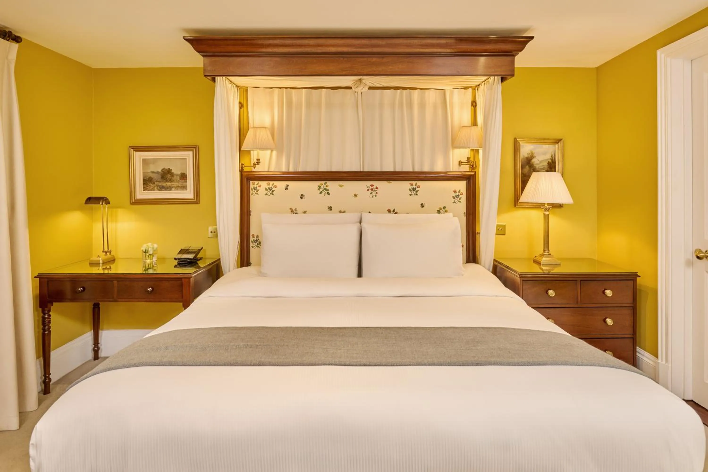 Bed in Roseate House London