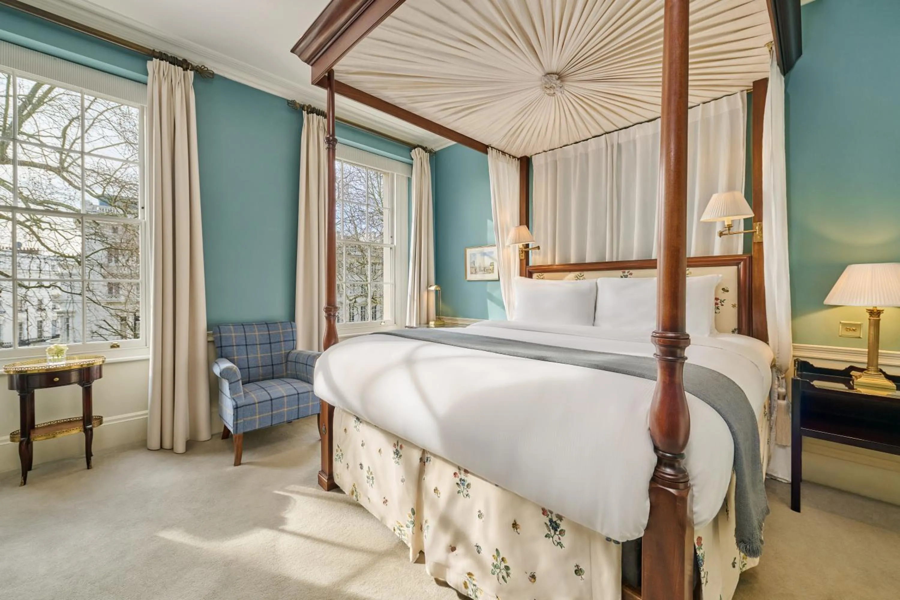 Bed in Roseate House London