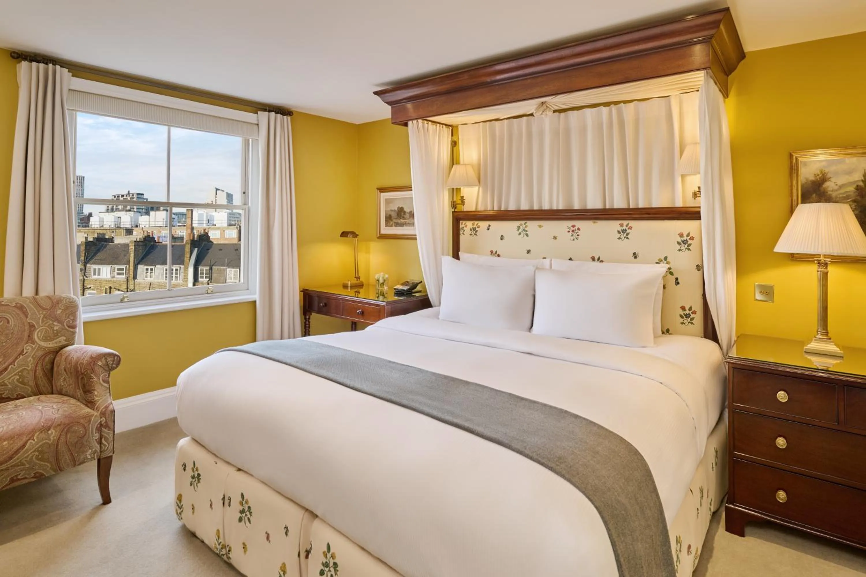 Bed in Roseate House London