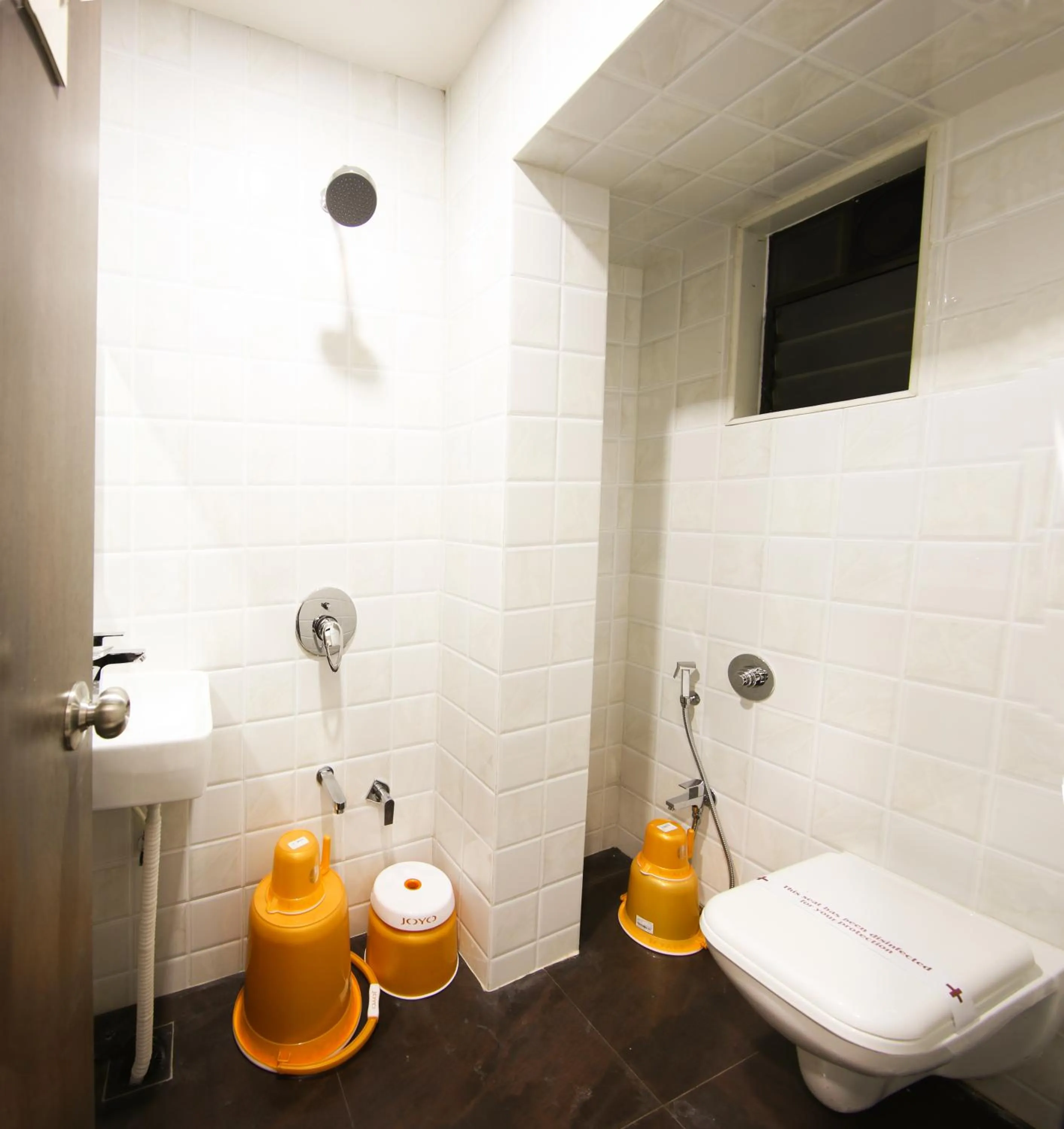 Shower in Hotel Fantacee