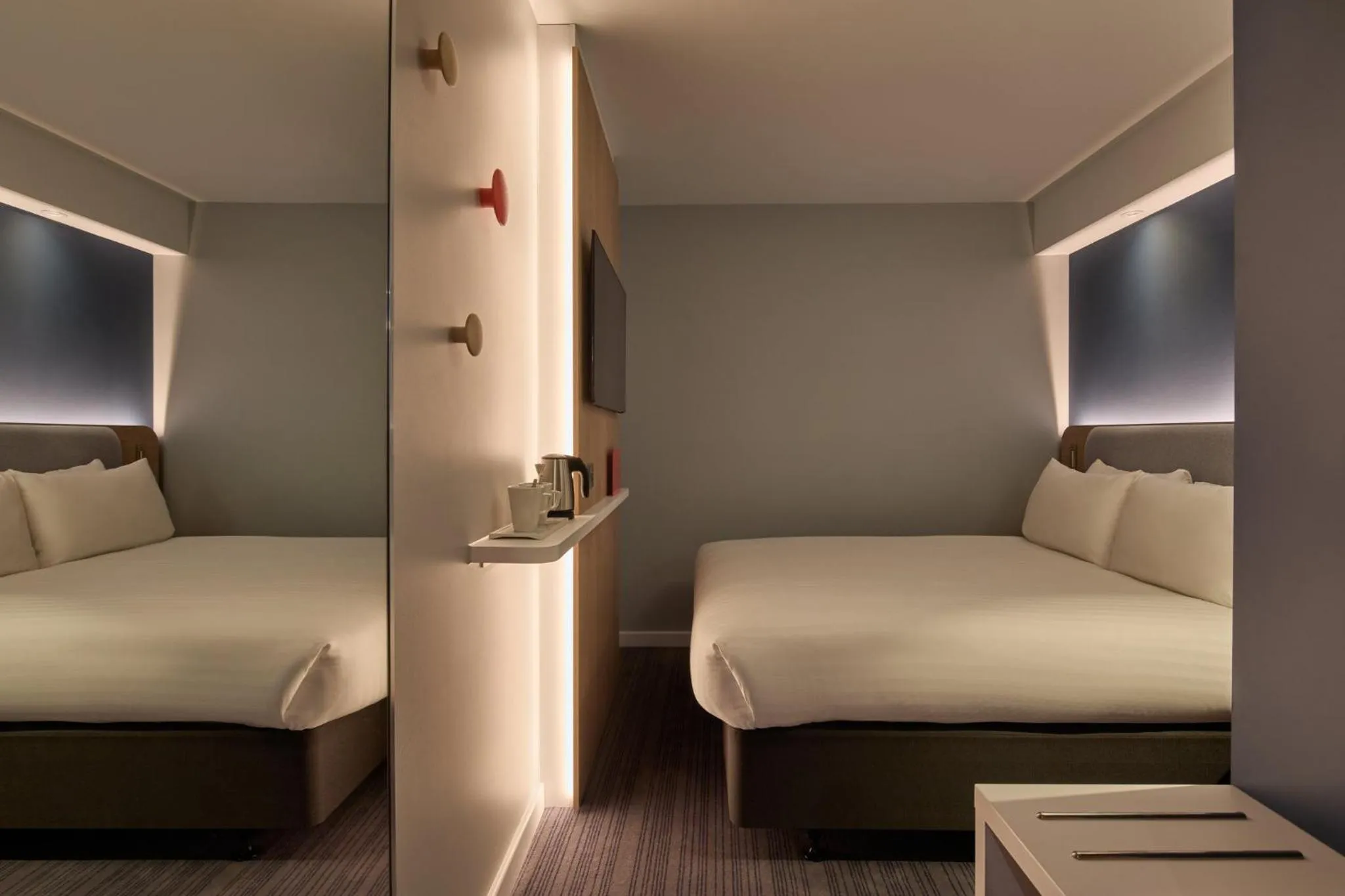 Photo of the whole room, Bed in Holiday Inn Express London Limehouse by IHG