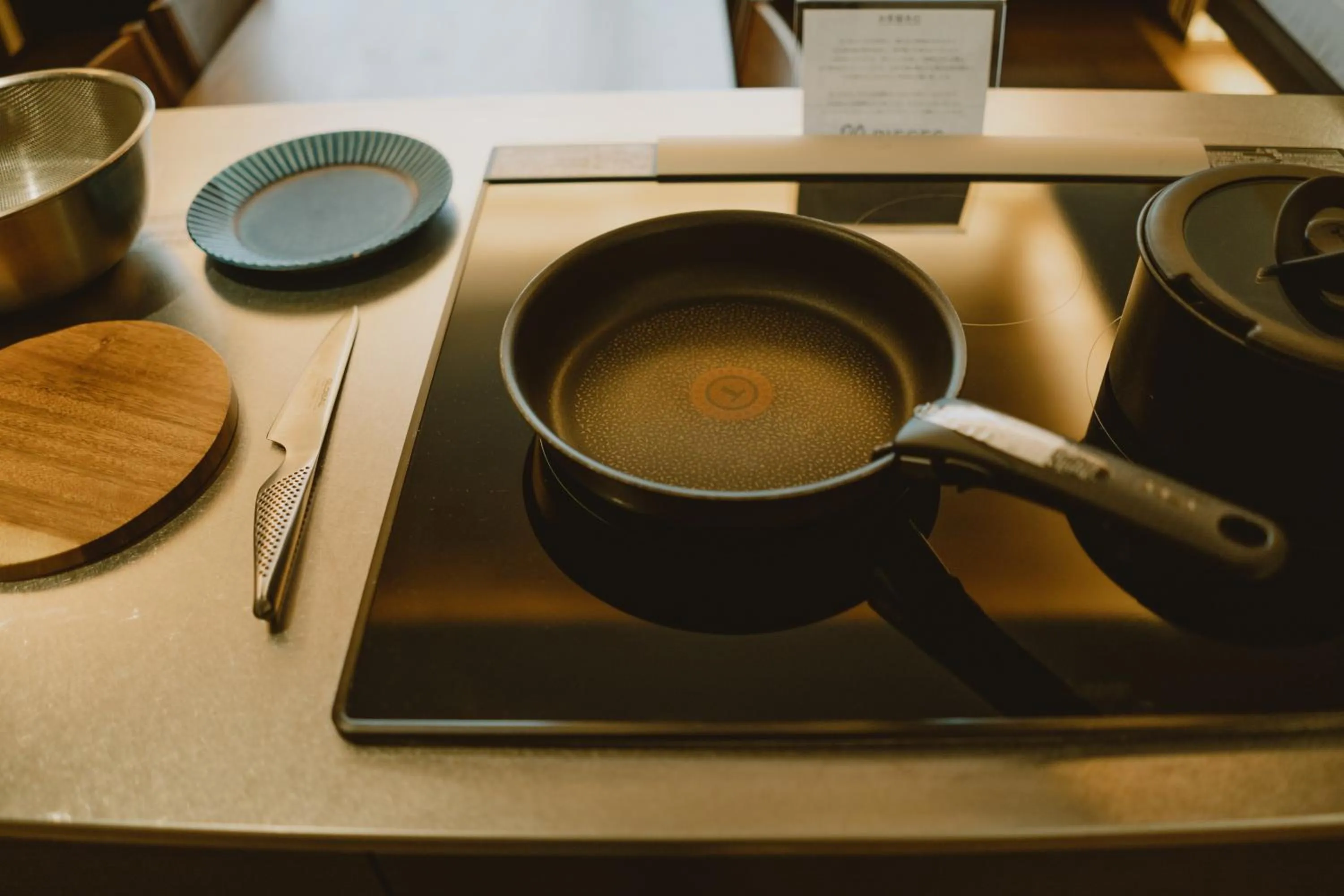 Kitchen or kitchenette in 22 PIECES