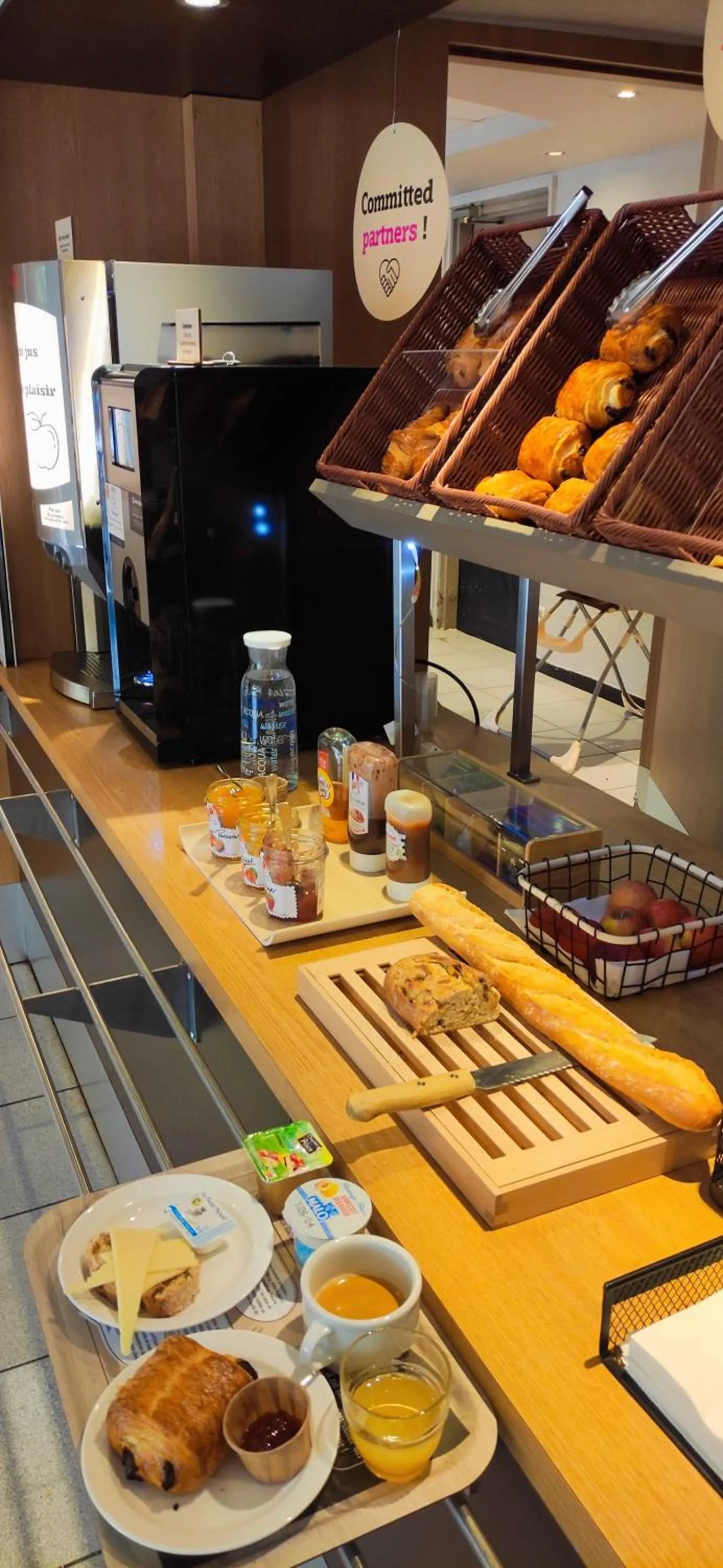Food and drinks in B&B HOTEL Aubagne Gémenos
