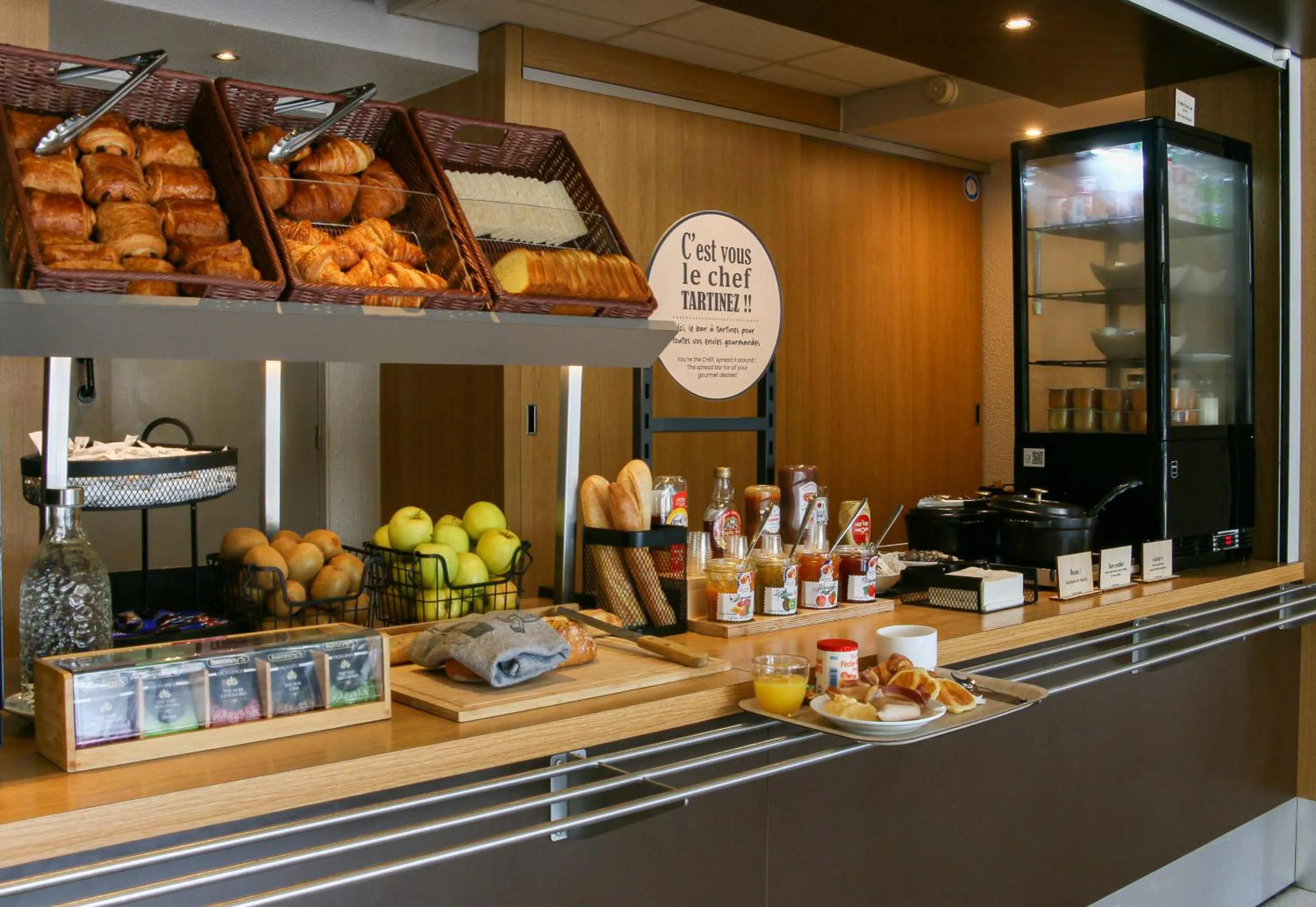 Buffet breakfast in B&B HOTEL Aubagne Gémenos