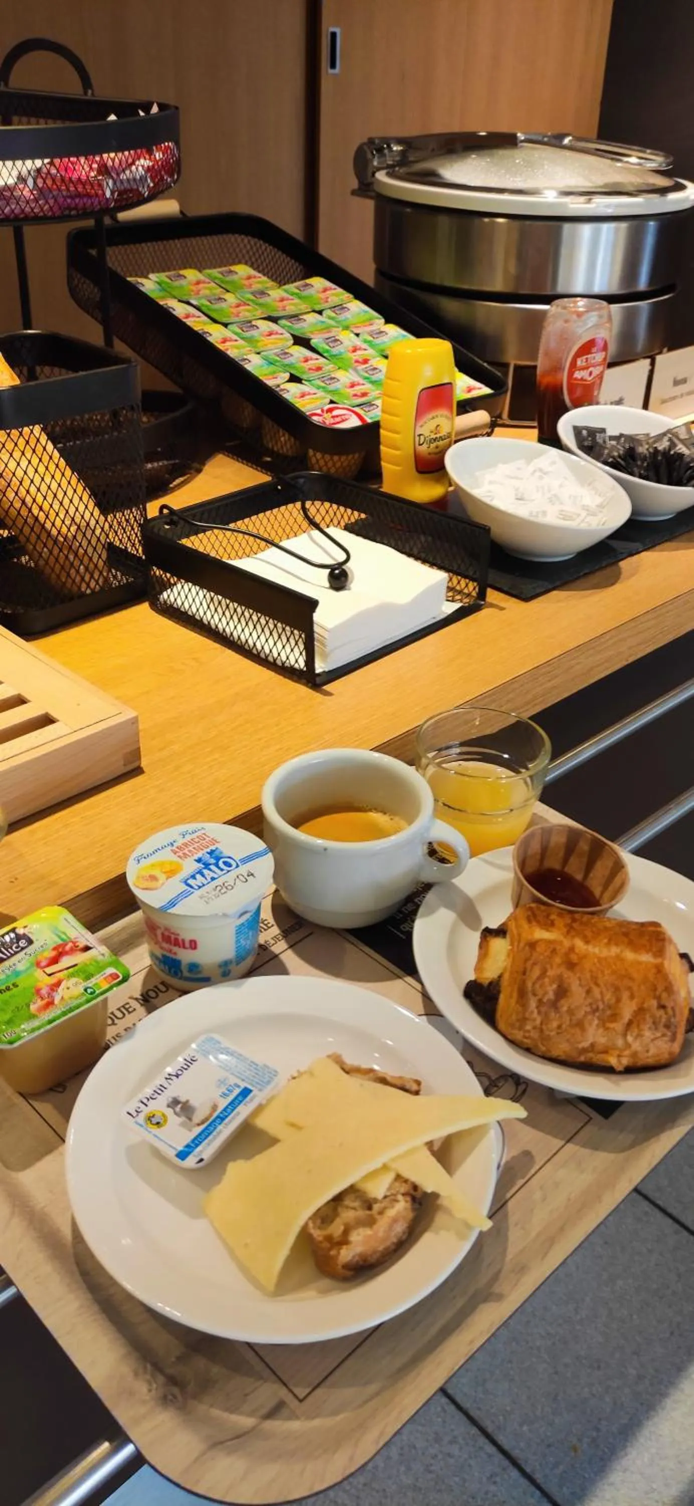 Breakfast in B&B HOTEL Aubagne Gémenos