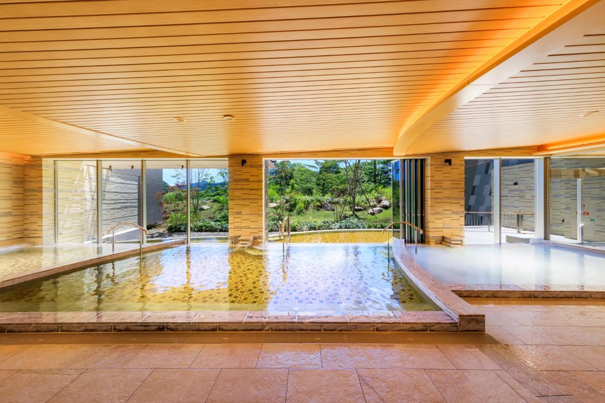 Hot Spring Bath in Hakone Ashinoko Hanaori