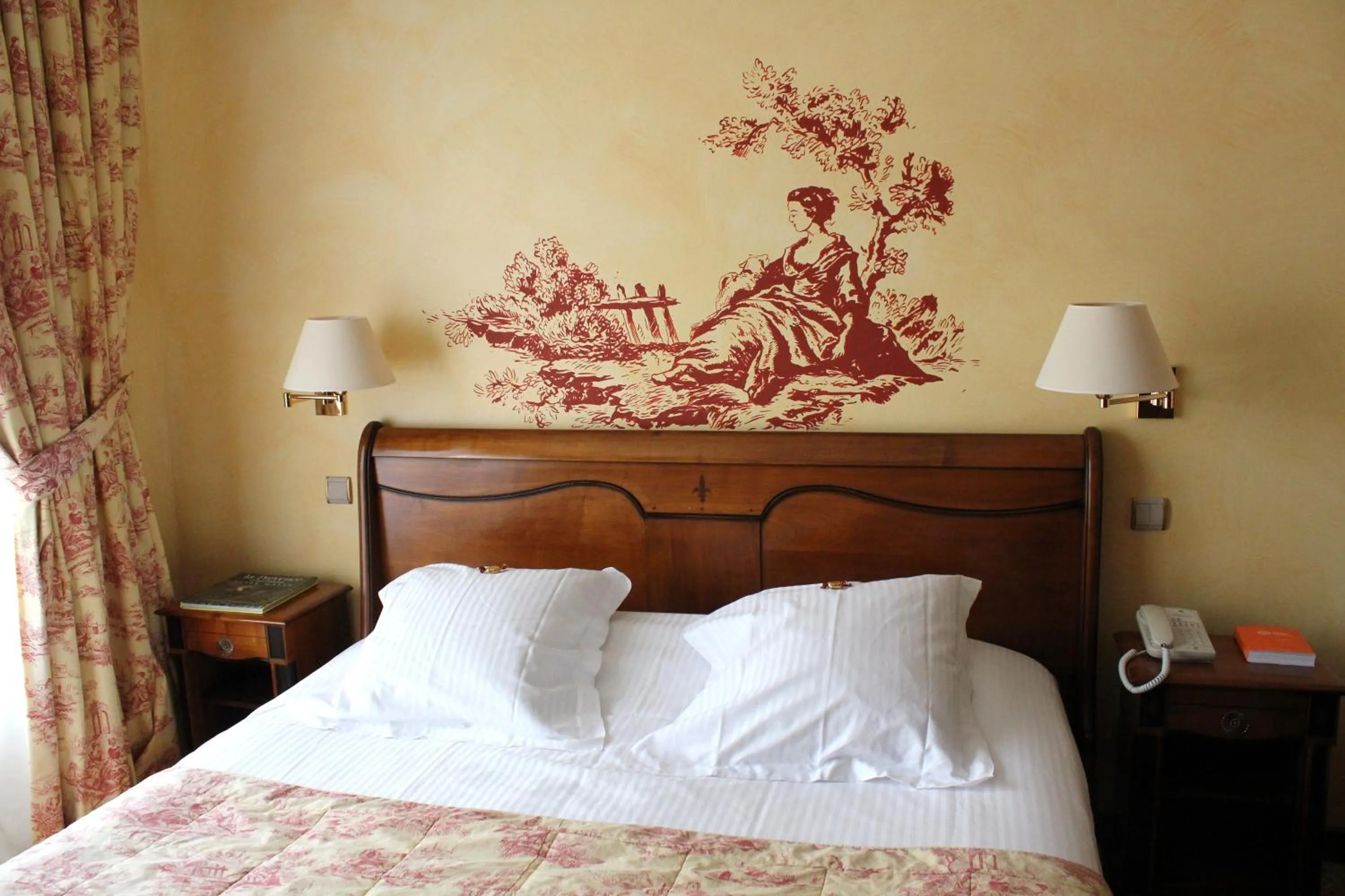 Decorative detail, Bed in Demeures & Châteaux Domaine de la Grange de Condé