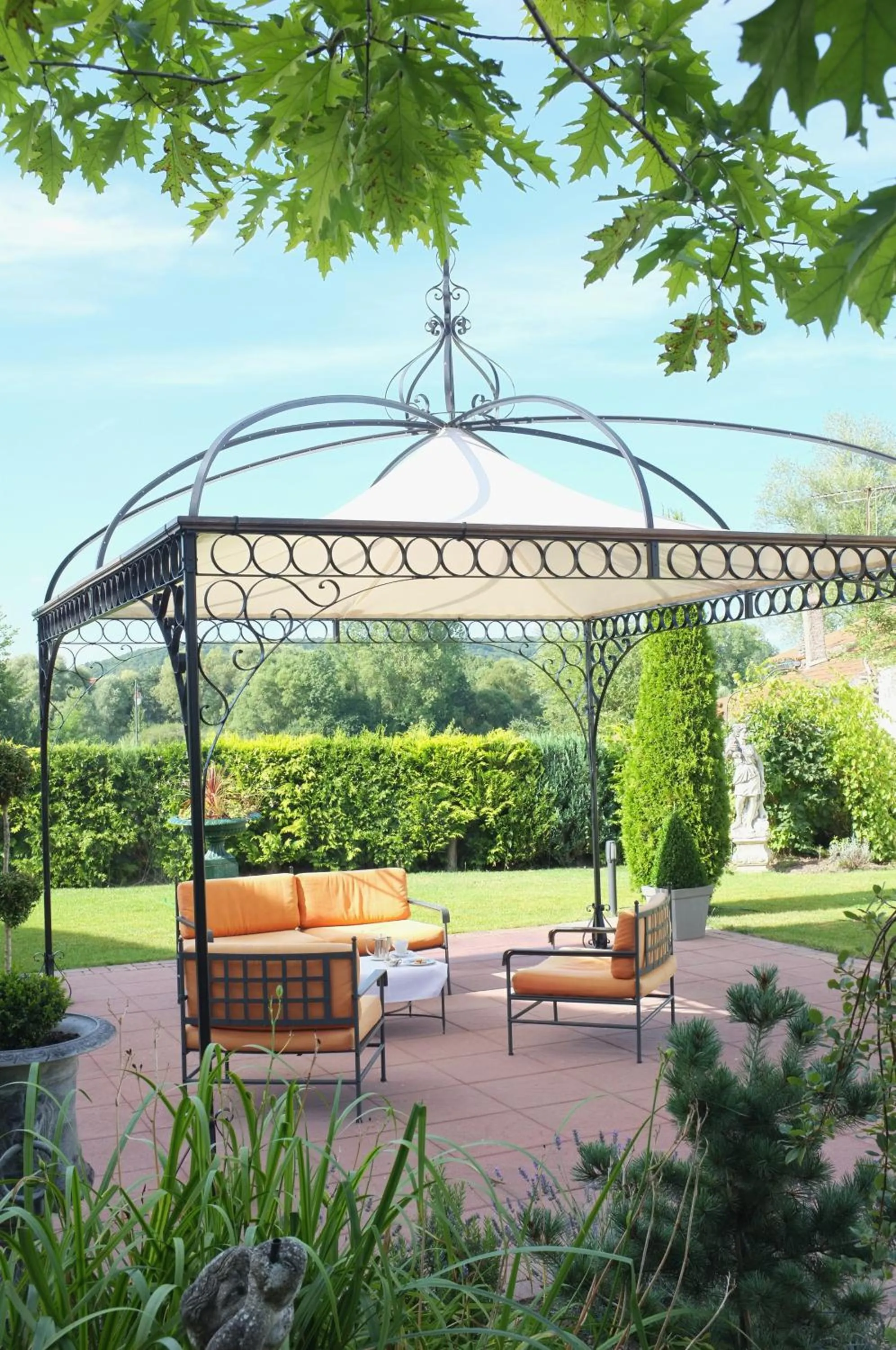 Garden in Demeures & Châteaux Domaine de la Grange de Condé