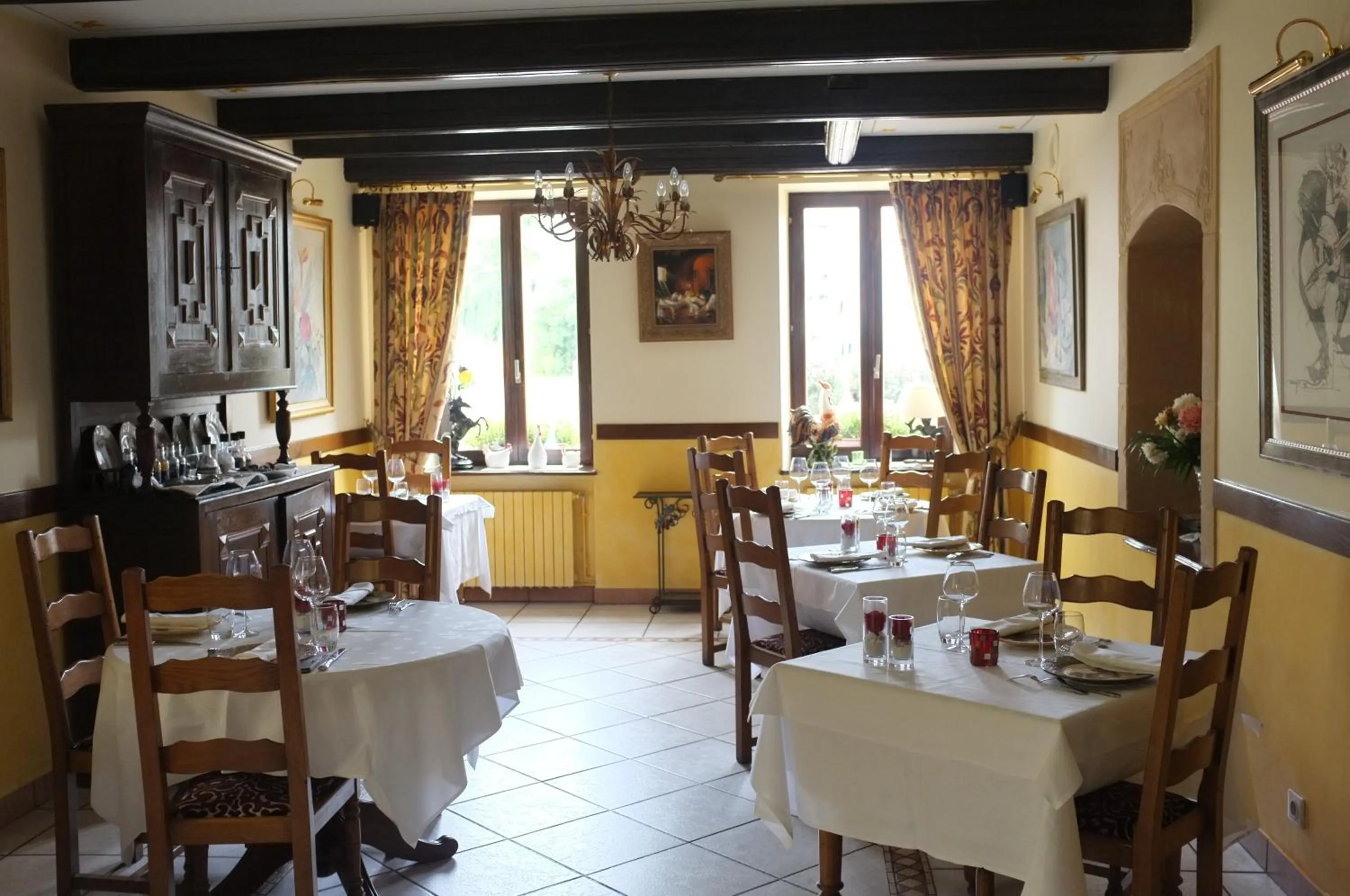 Restaurant/places to eat in Demeures & Châteaux Domaine de la Grange de Condé