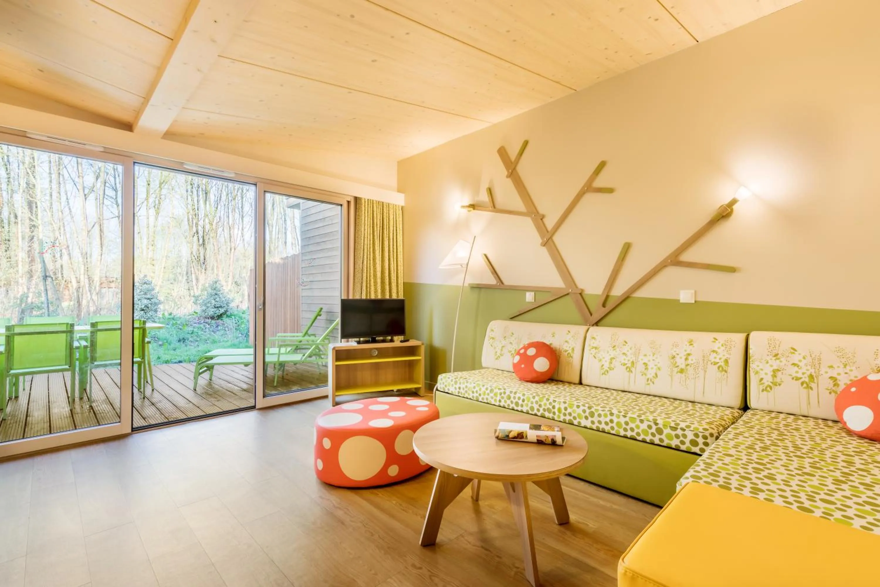 Communal lounge/ TV room in Center Parcs Villages Nature Paris