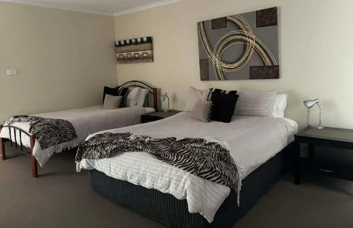 Colonial Inn Guest Rooms