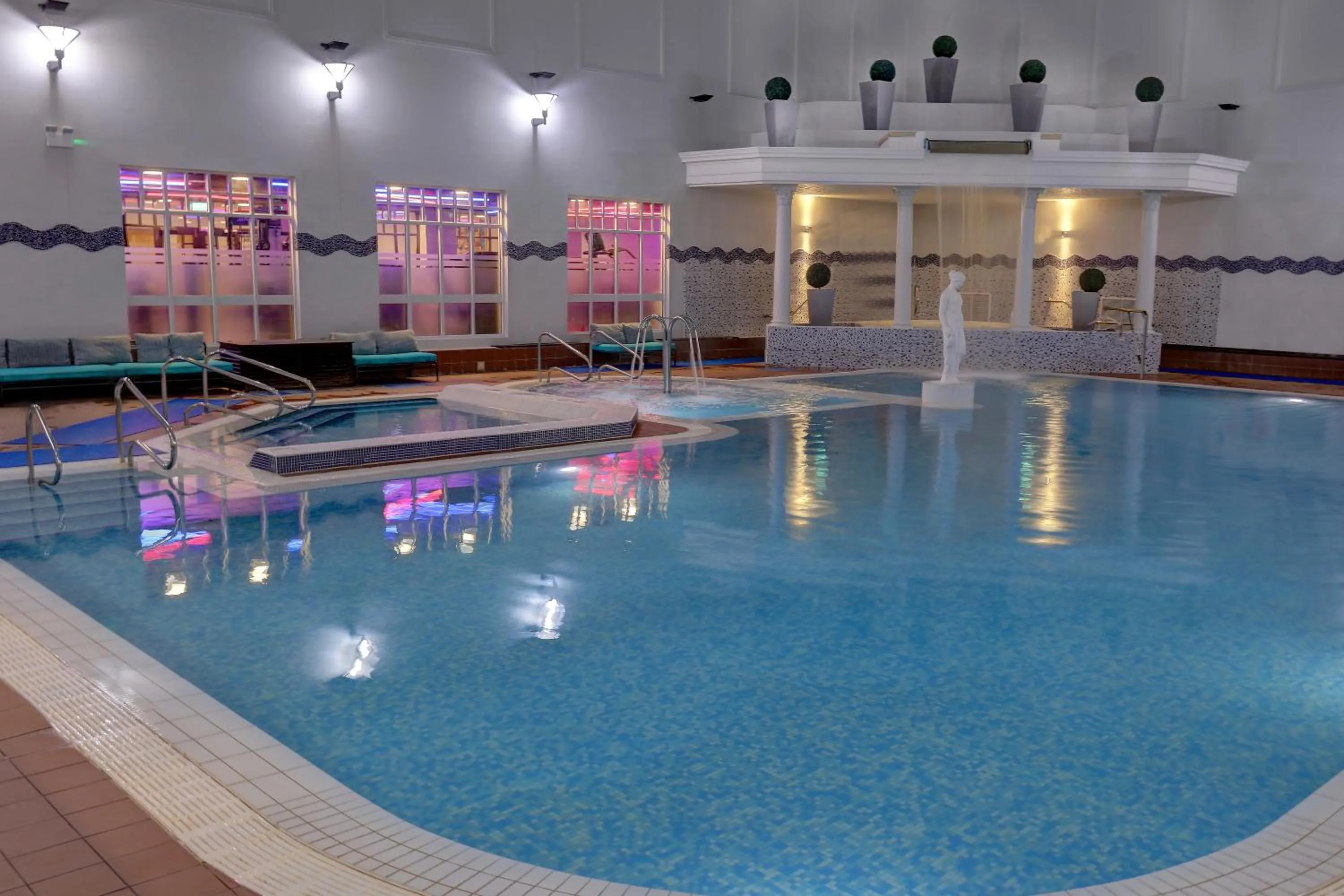 Swimming pool in Belton Woods Hotel, Spa & Golf Resort