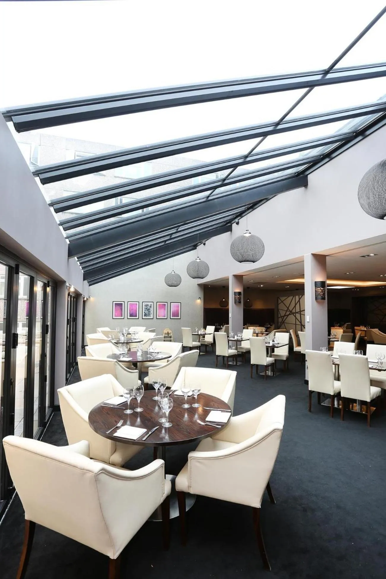 Restaurant/places to eat in Crowne Plaza Gerrards Cross by IHG