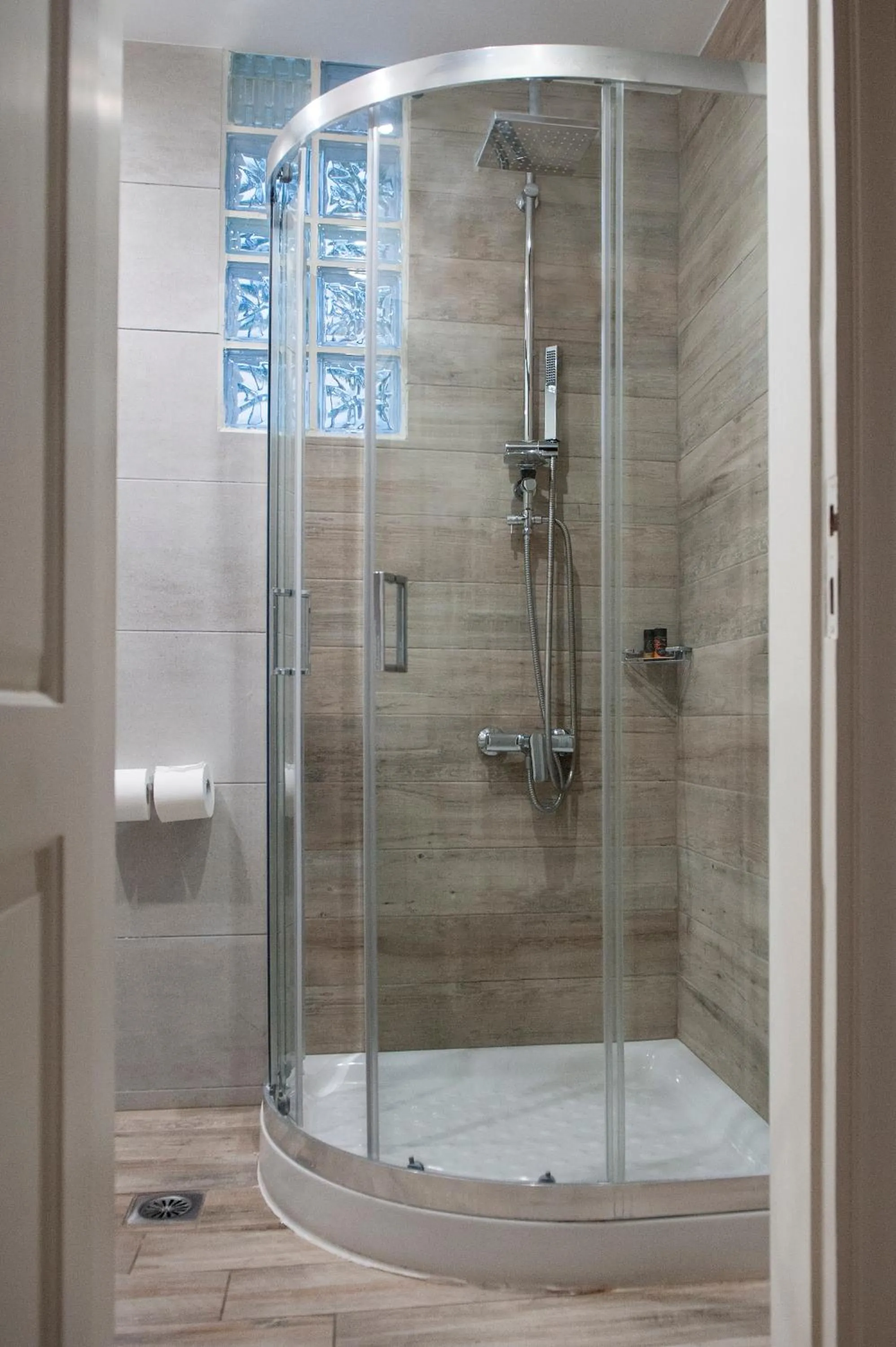 Shower in Kallitsakis Beach