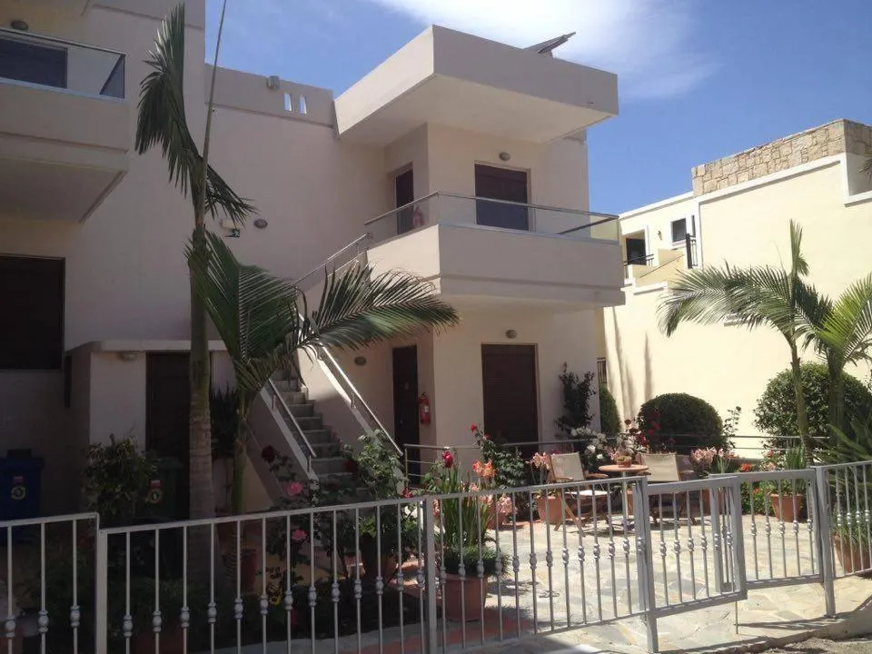 Property building in Kallitsakis Beach
