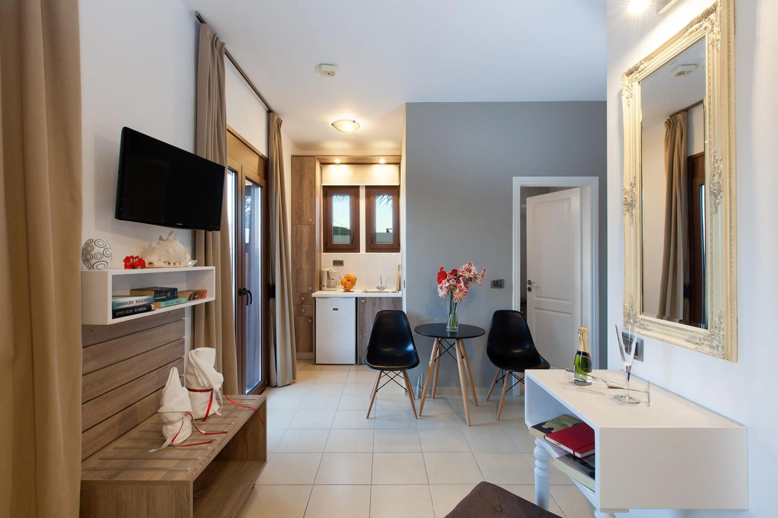 Coffee/tea facilities in Kallitsakis Beach