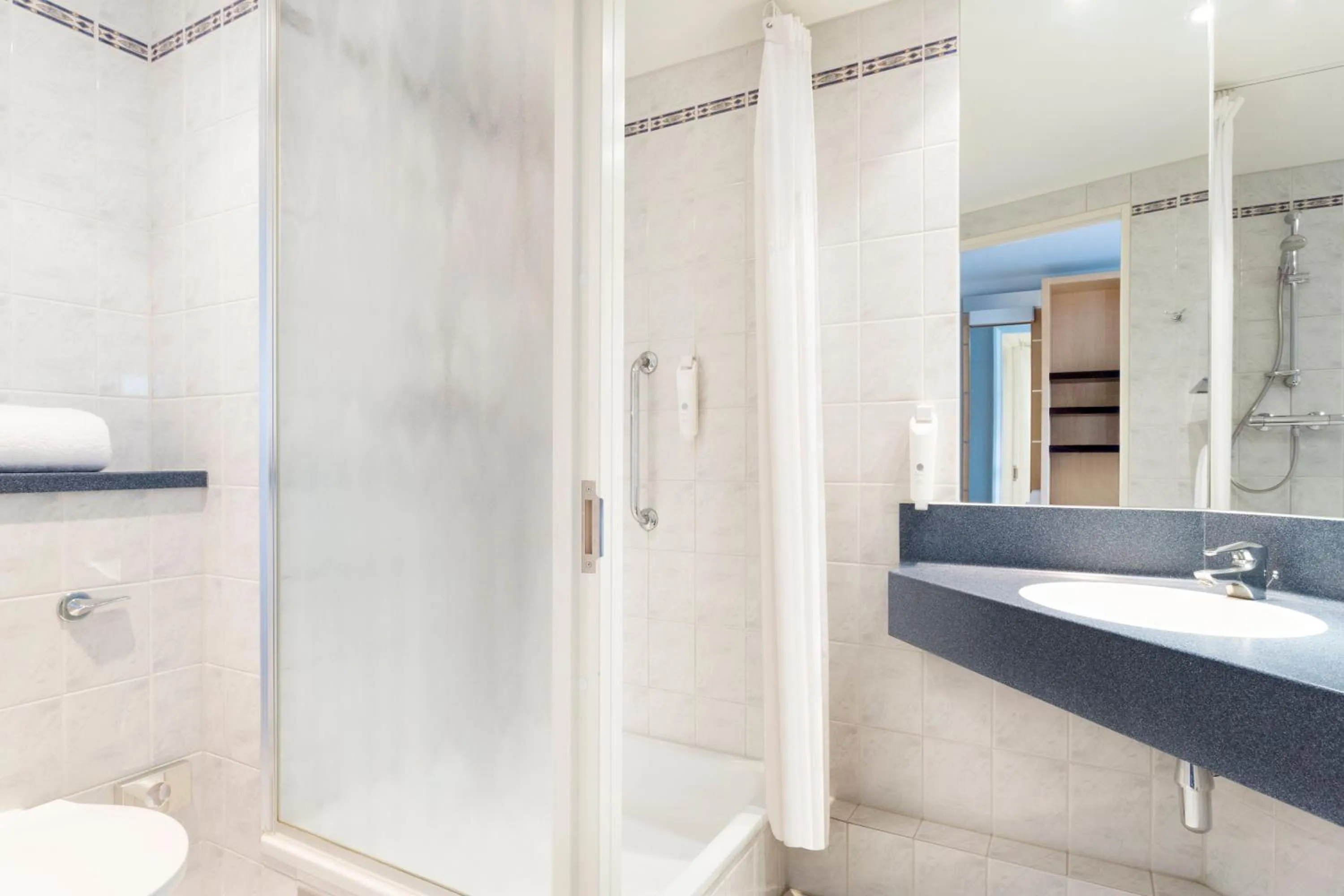 Bathroom in Holiday Inn Express Southampton - M27, J7 by IHG