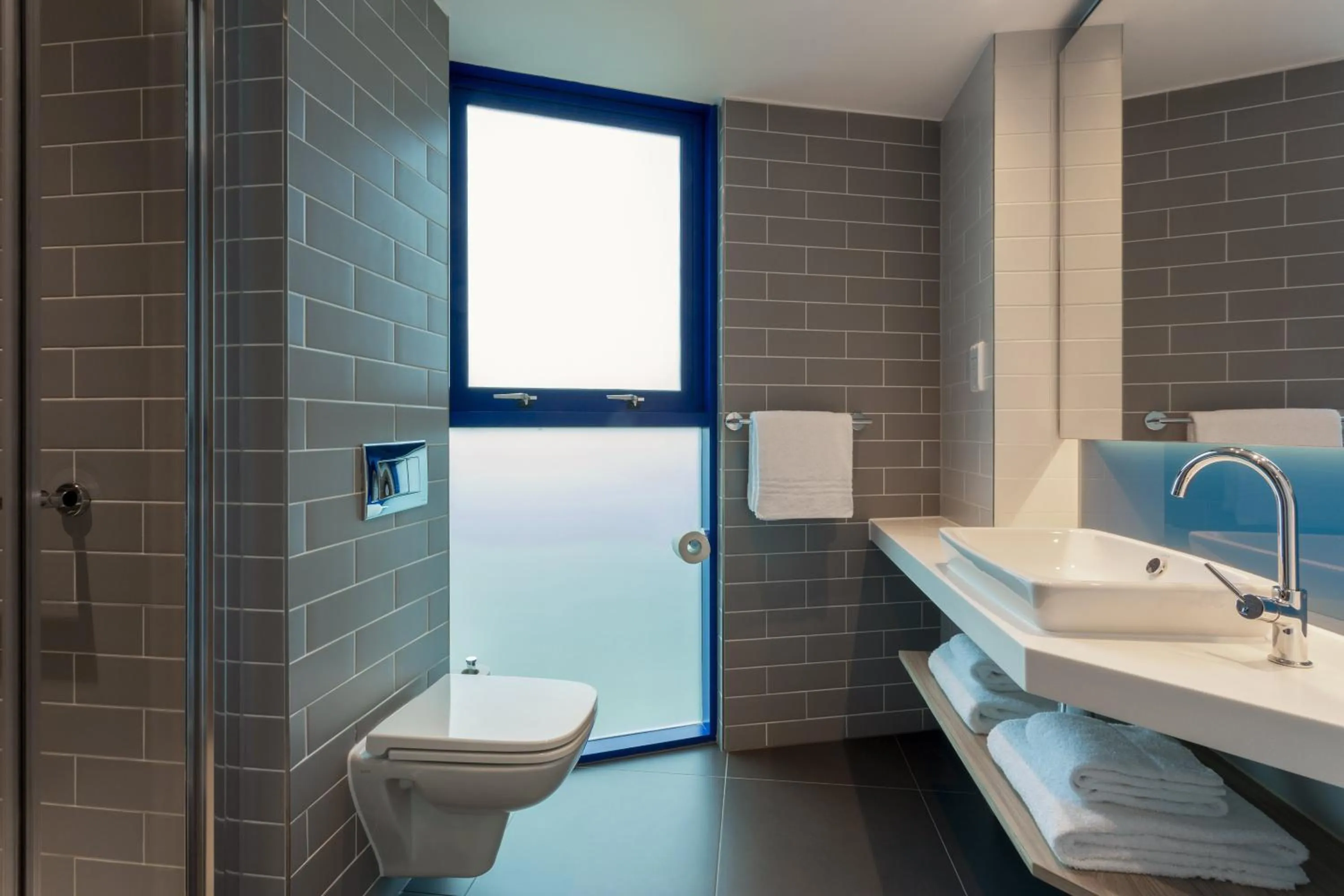 Bathroom in Holiday Inn Express Southampton - M27, J7 by IHG