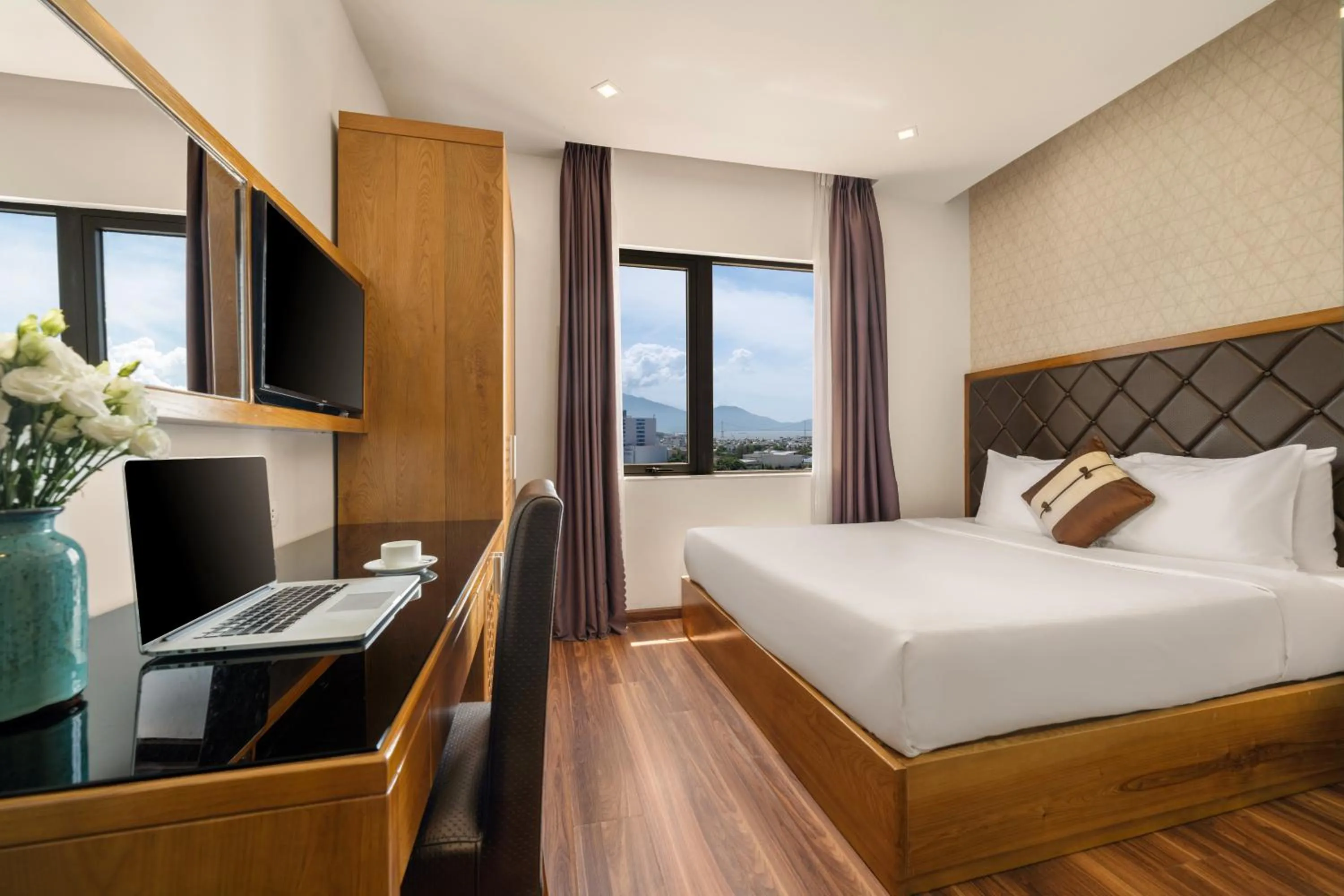 Summer, Bed in Bliss Luxury Hotel