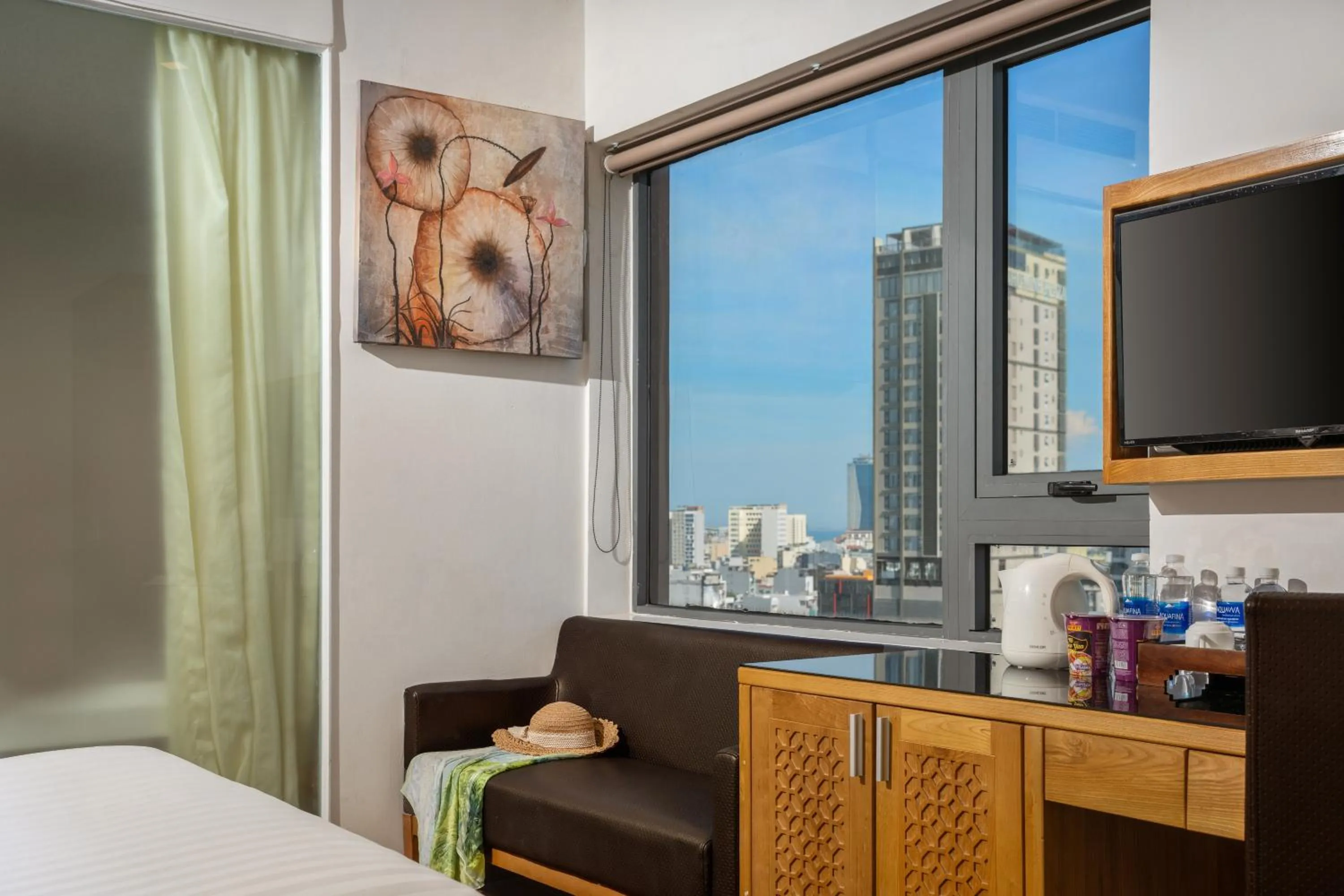 Coffee/tea facilities, Bed in Bliss Luxury Hotel