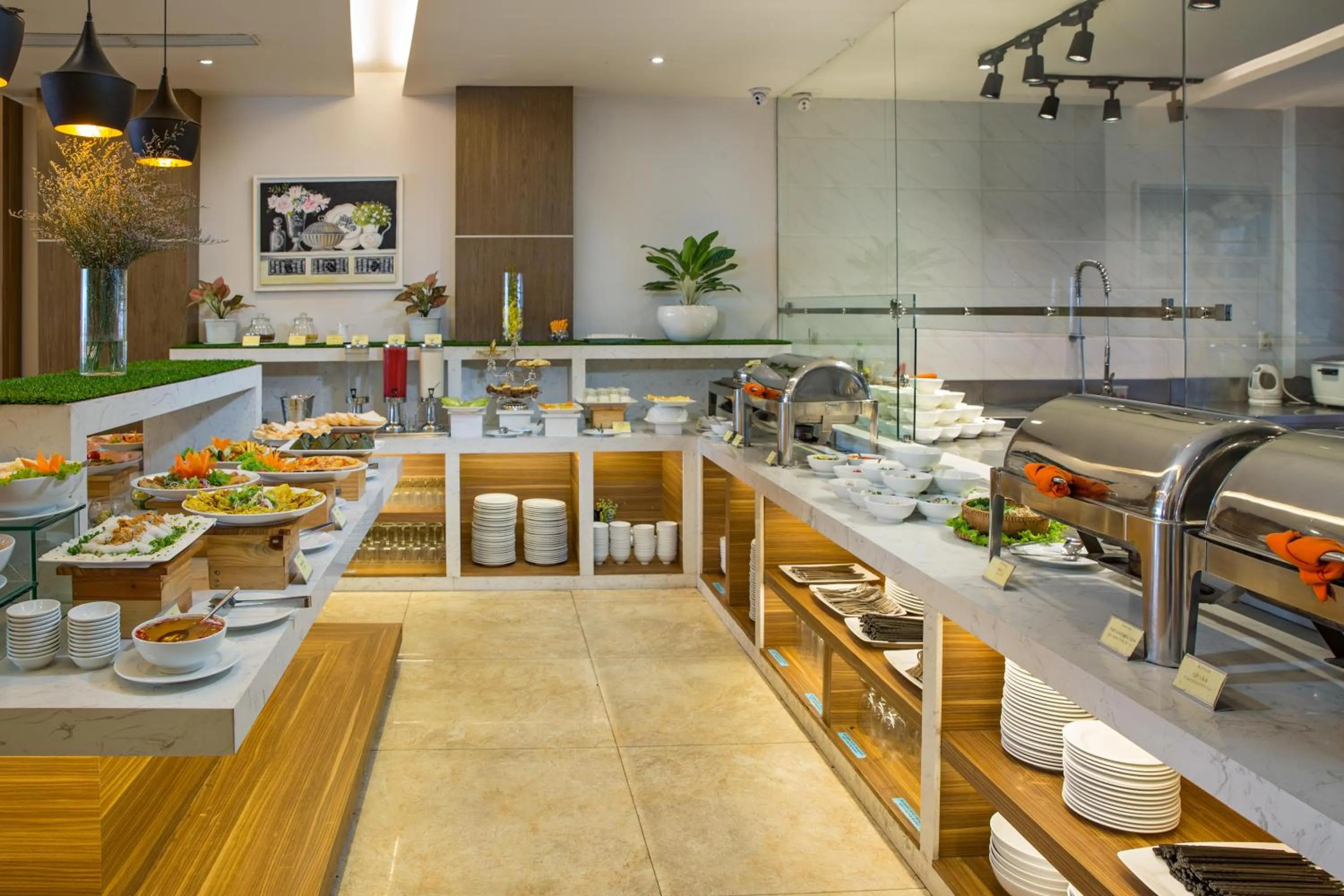 Restaurant/places to eat in Bliss Luxury Hotel