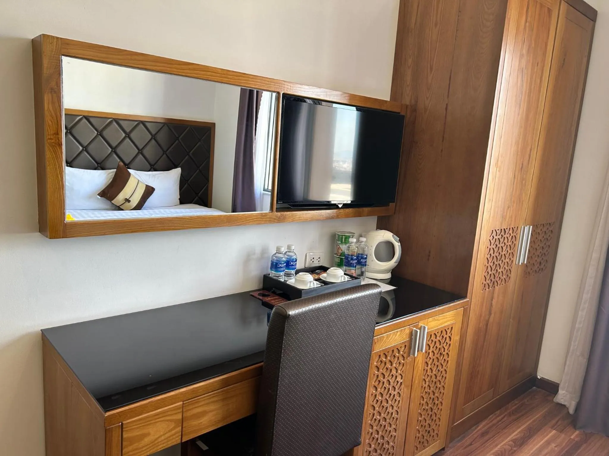 TV and multimedia in Bliss Luxury Hotel