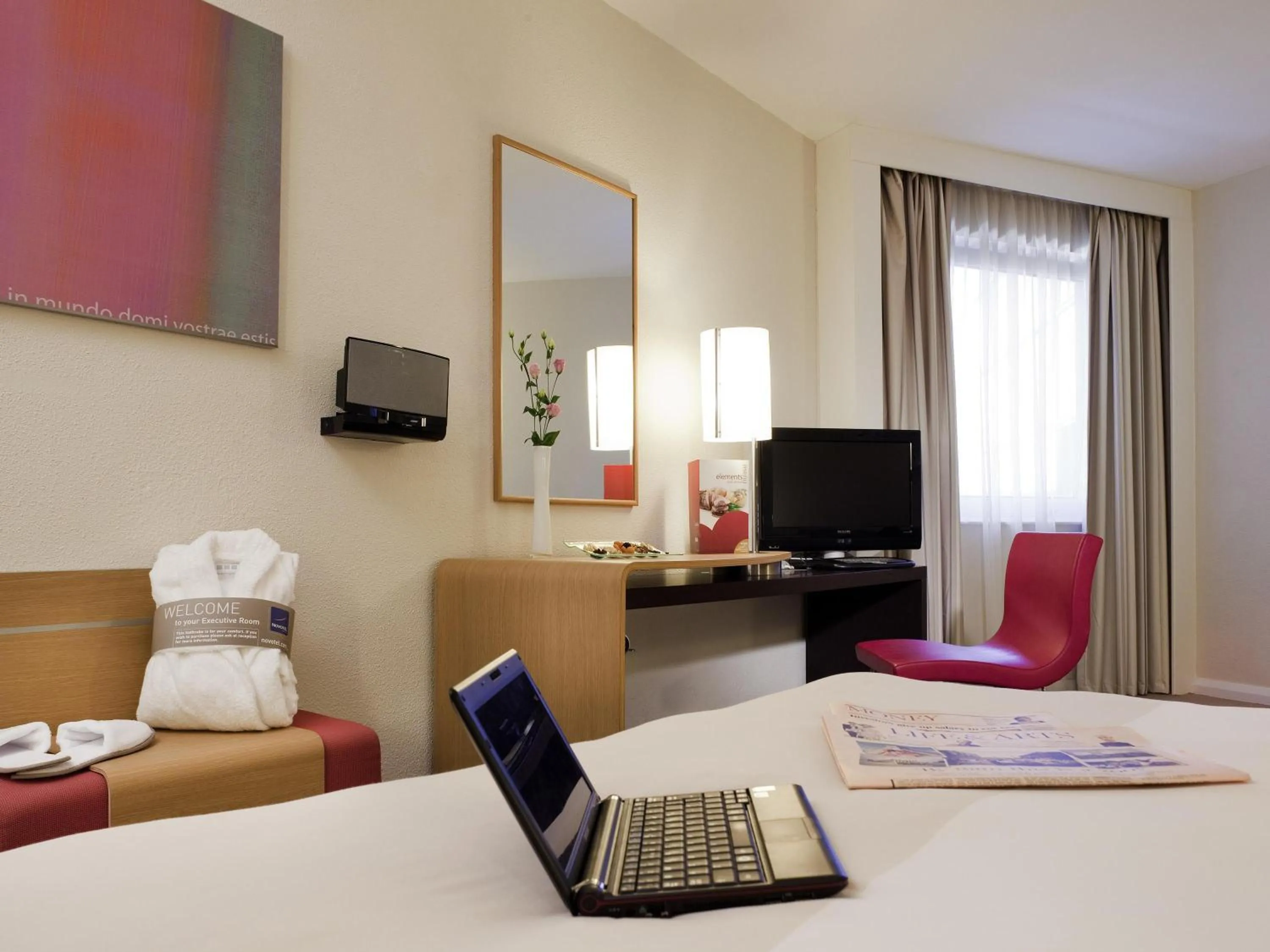 Bedroom, Bed in Novotel Sheffield Centre