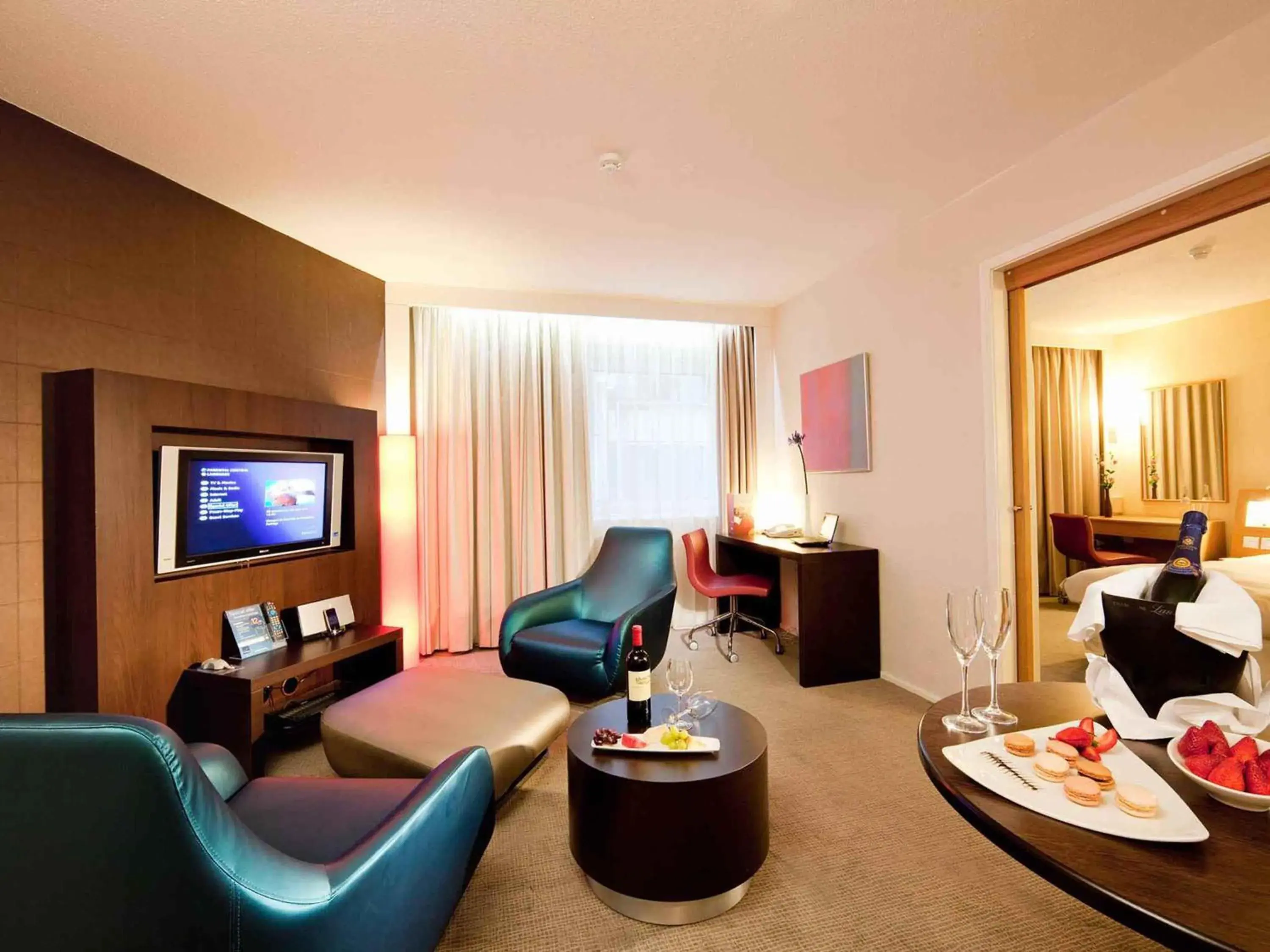 King Suite in Novotel Sheffield Centre King Suite in Novotel Sheffield Centre