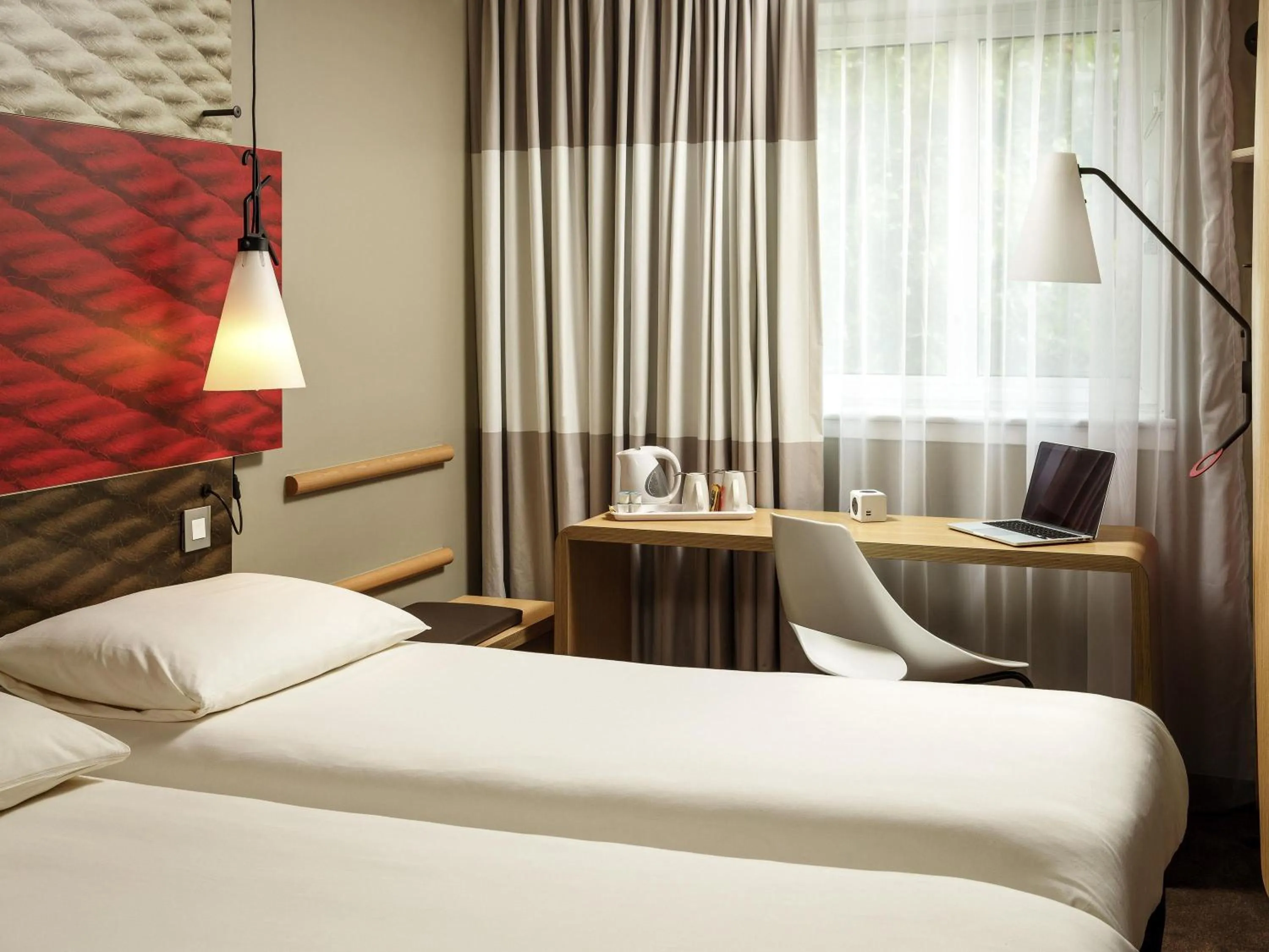 Bedroom, Bed in ibis London Excel-Docklands