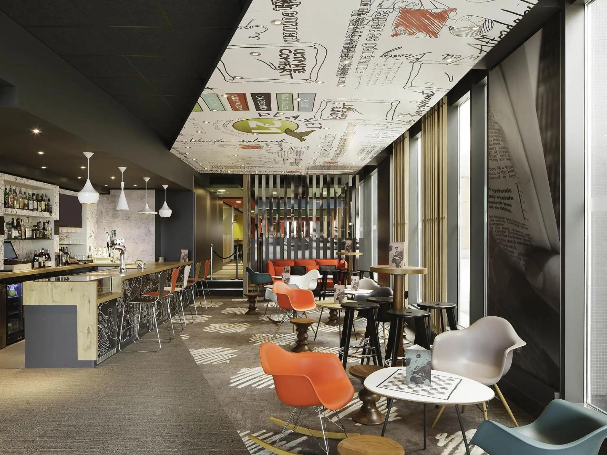 Lounge or bar in ibis London Excel-Docklands