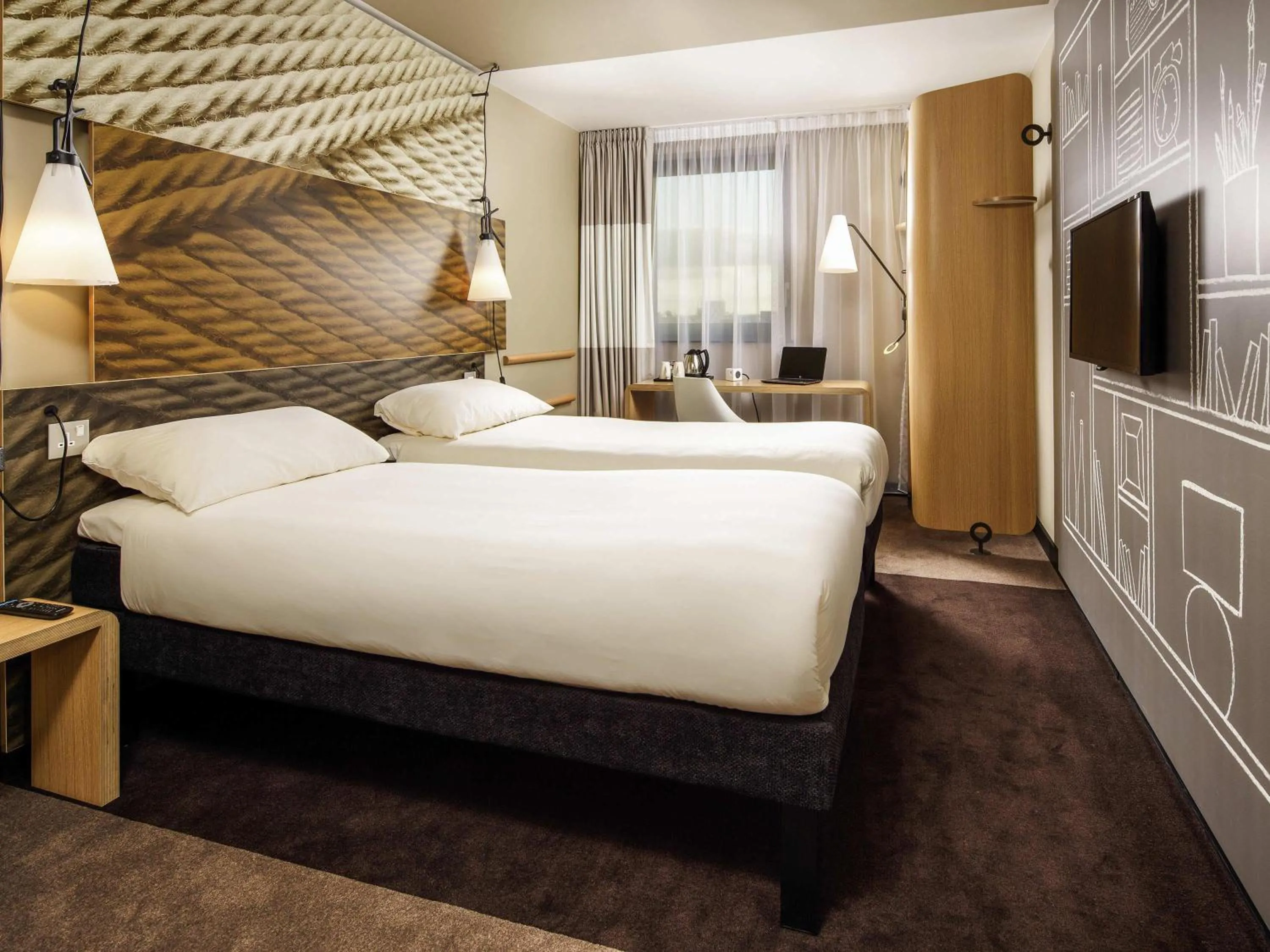 Bedroom, Bed in ibis London Excel-Docklands