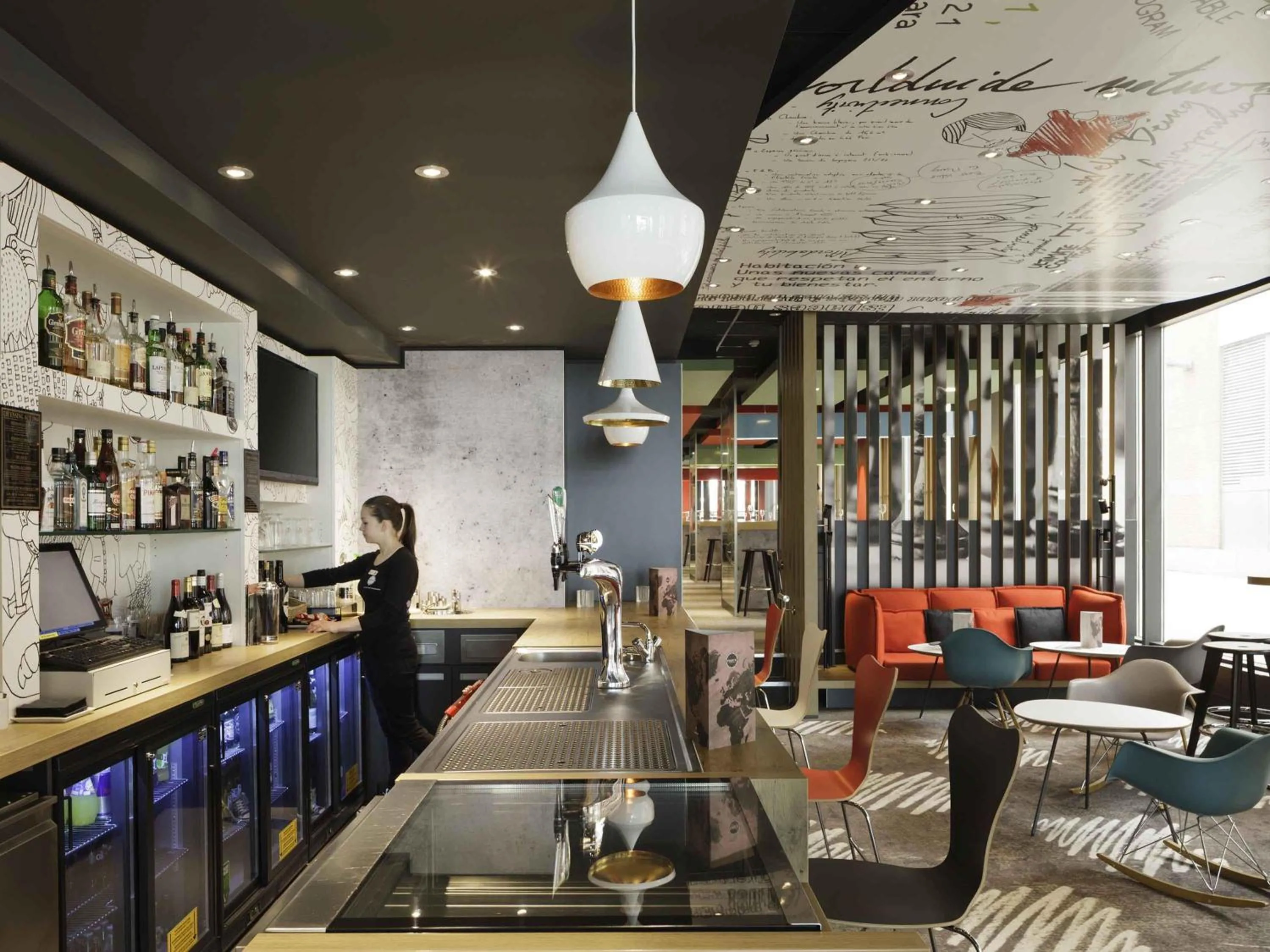 Lounge or bar in ibis London Excel-Docklands