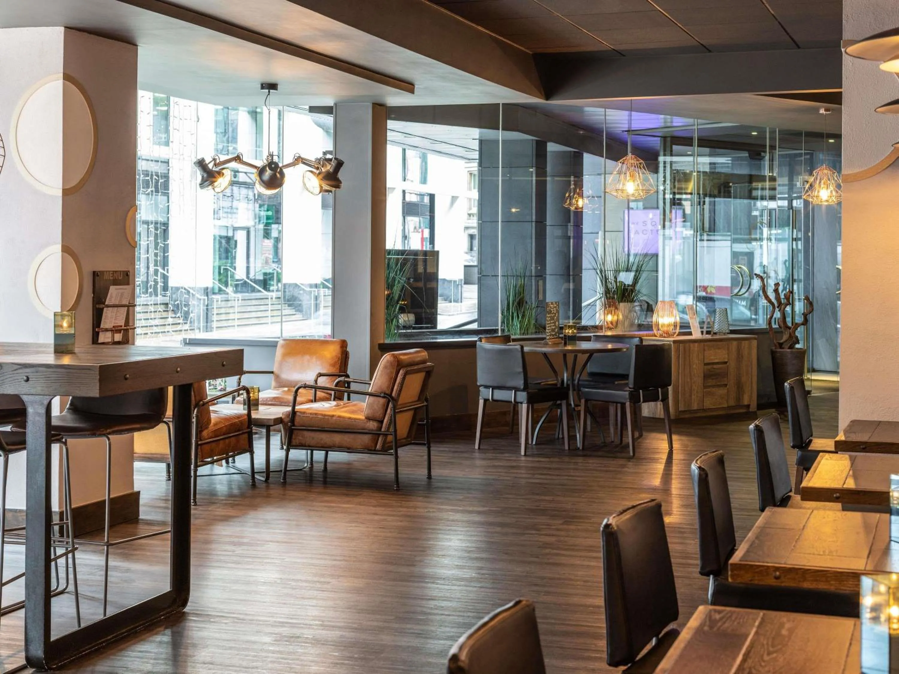 Lounge or bar in Novotel Leeds Centre