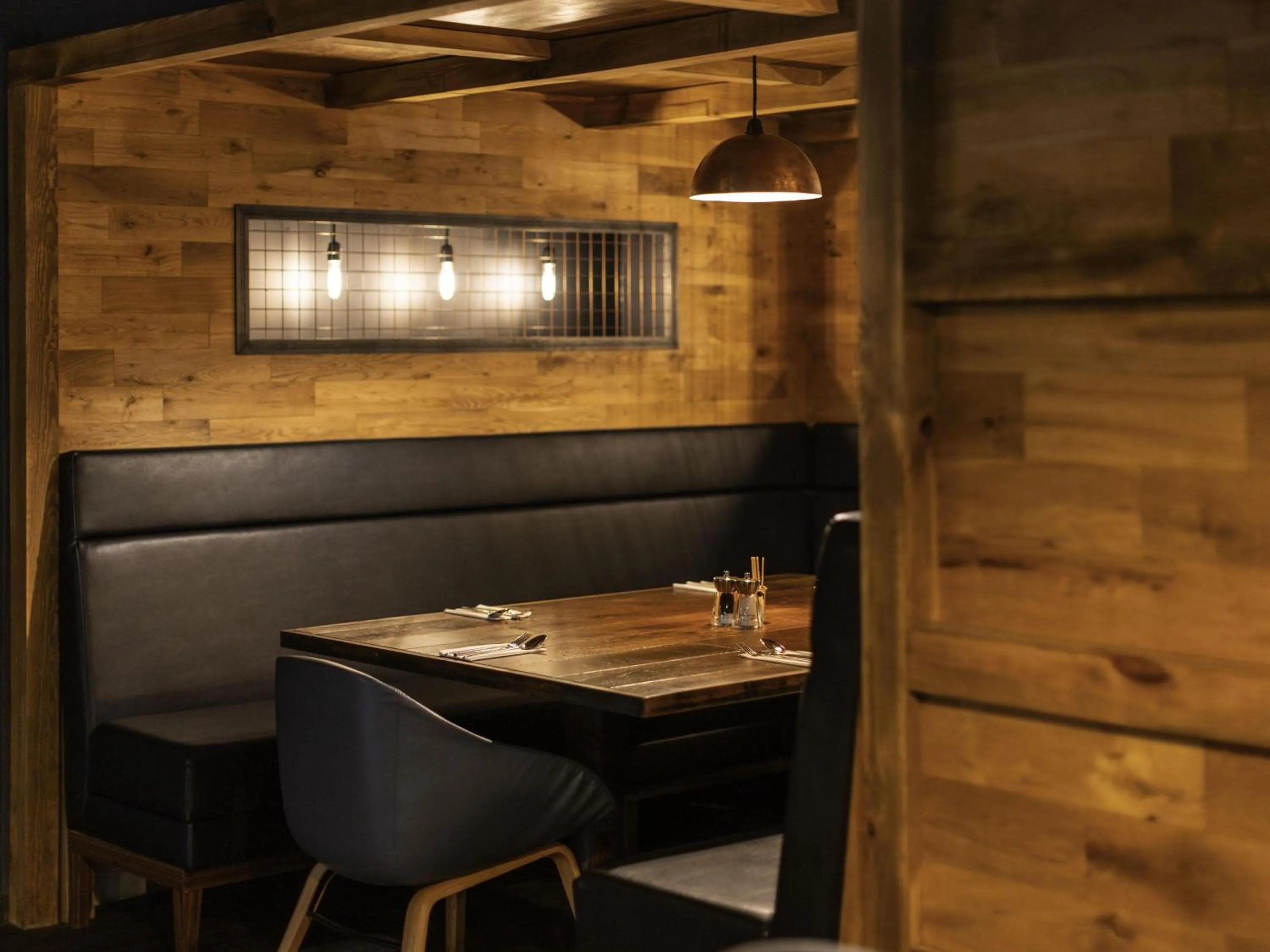 Restaurant/places to eat in Novotel Leeds Centre