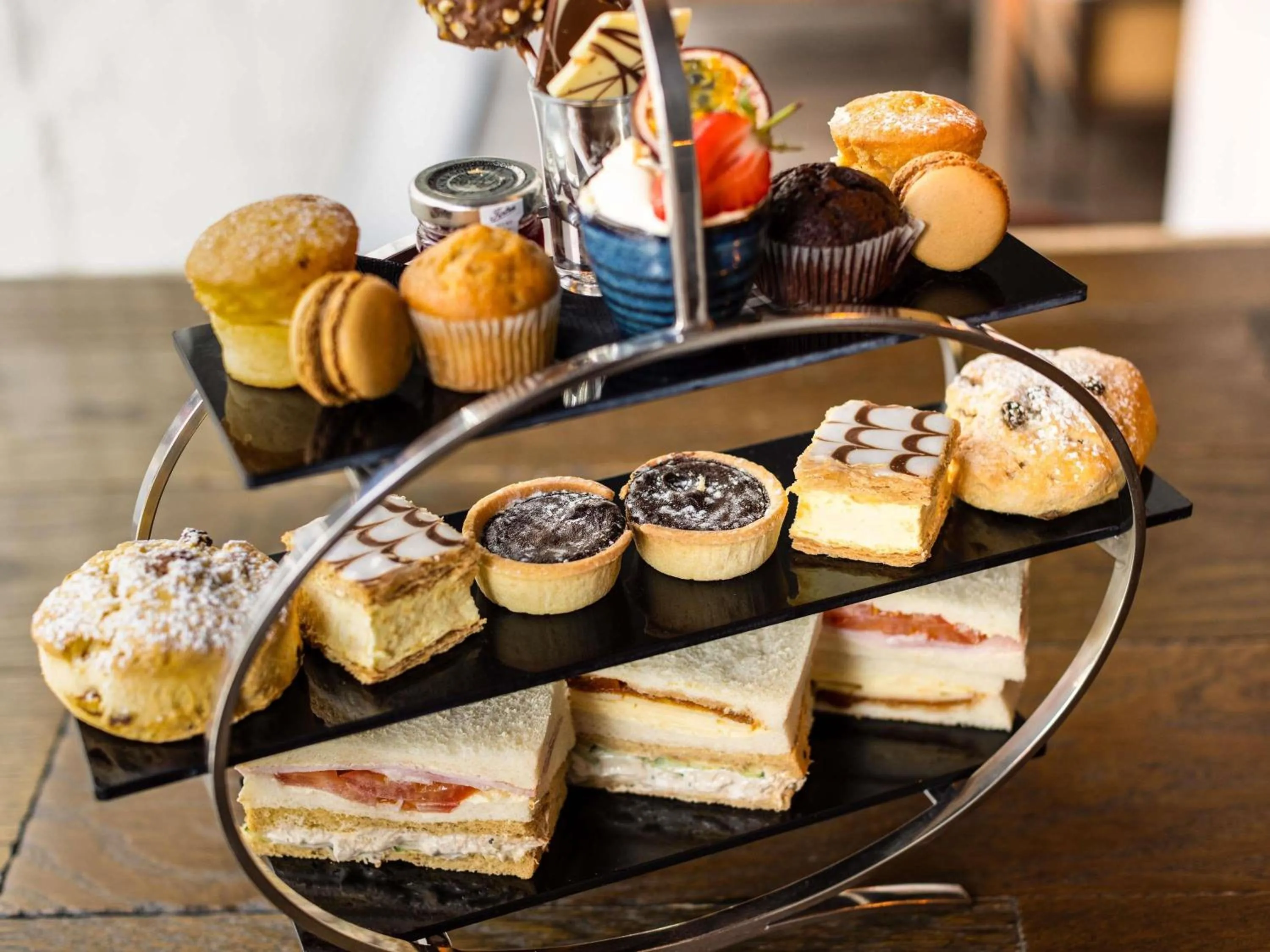 Lounge or bar in Novotel Leeds Centre