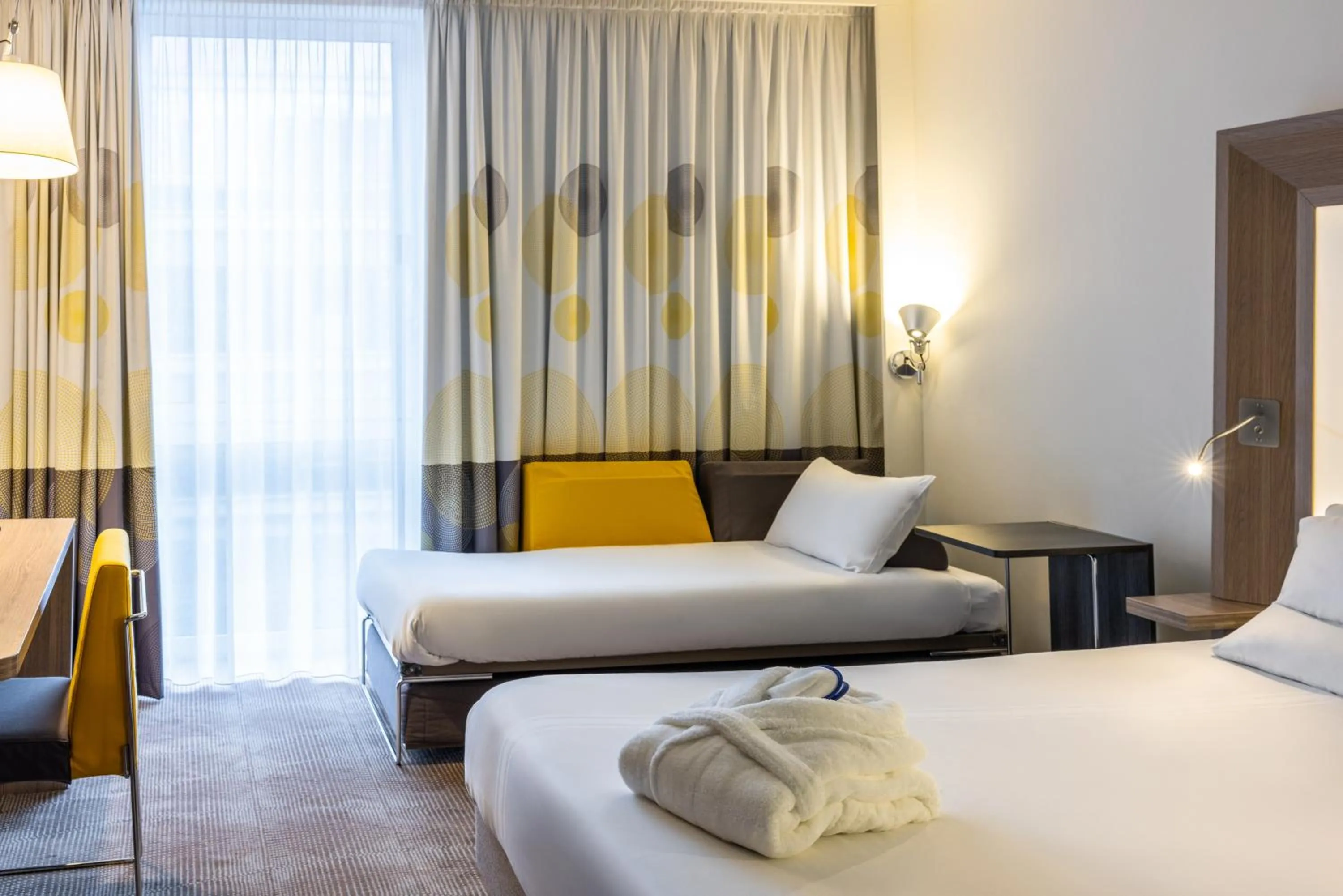 Bed in Novotel Leeds Centre