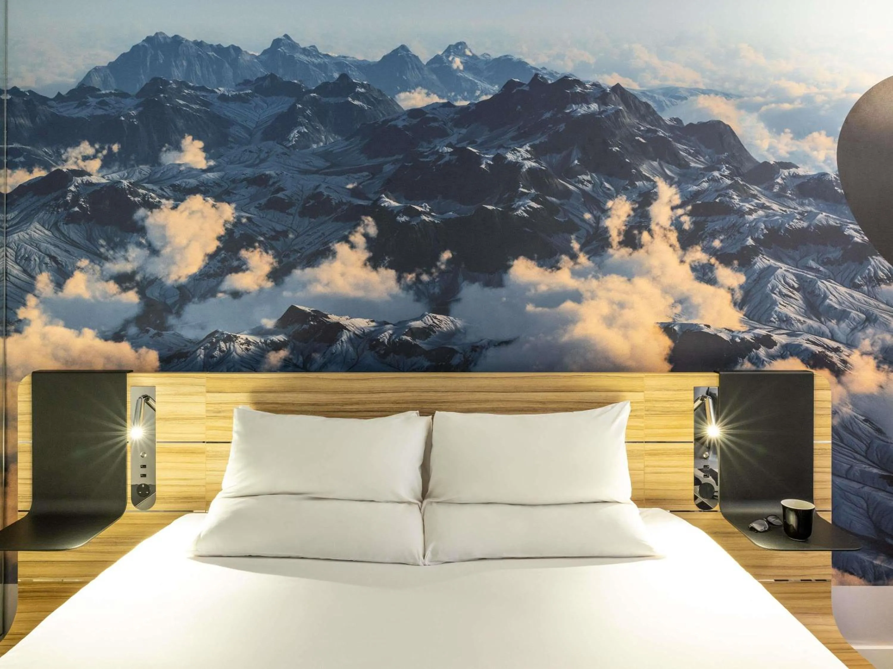 Bedroom, Bed in Novotel Leeds Centre