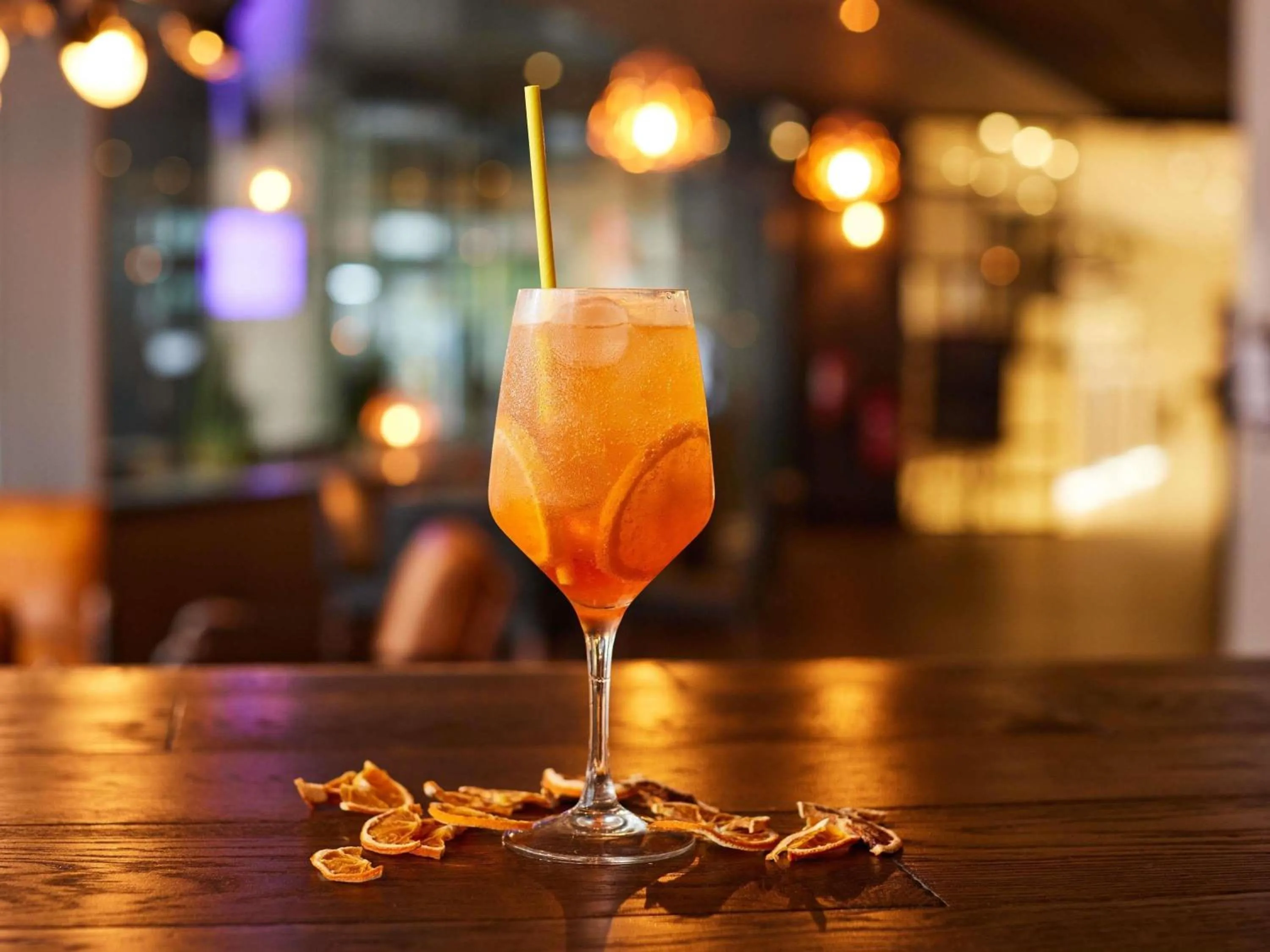 Lounge or bar in Novotel Leeds Centre