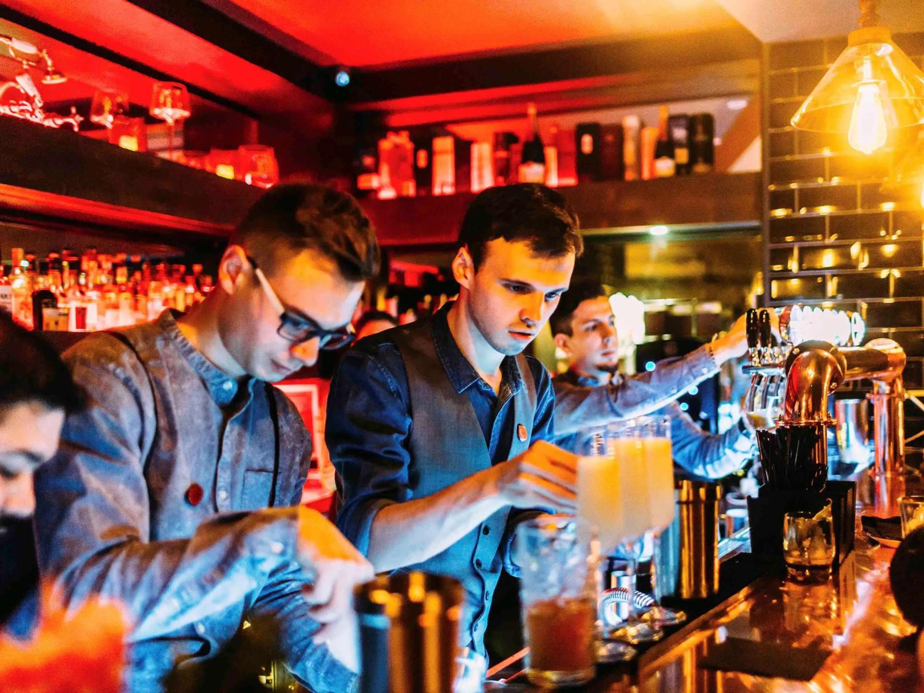 Lounge or bar in Novotel Leeds Centre