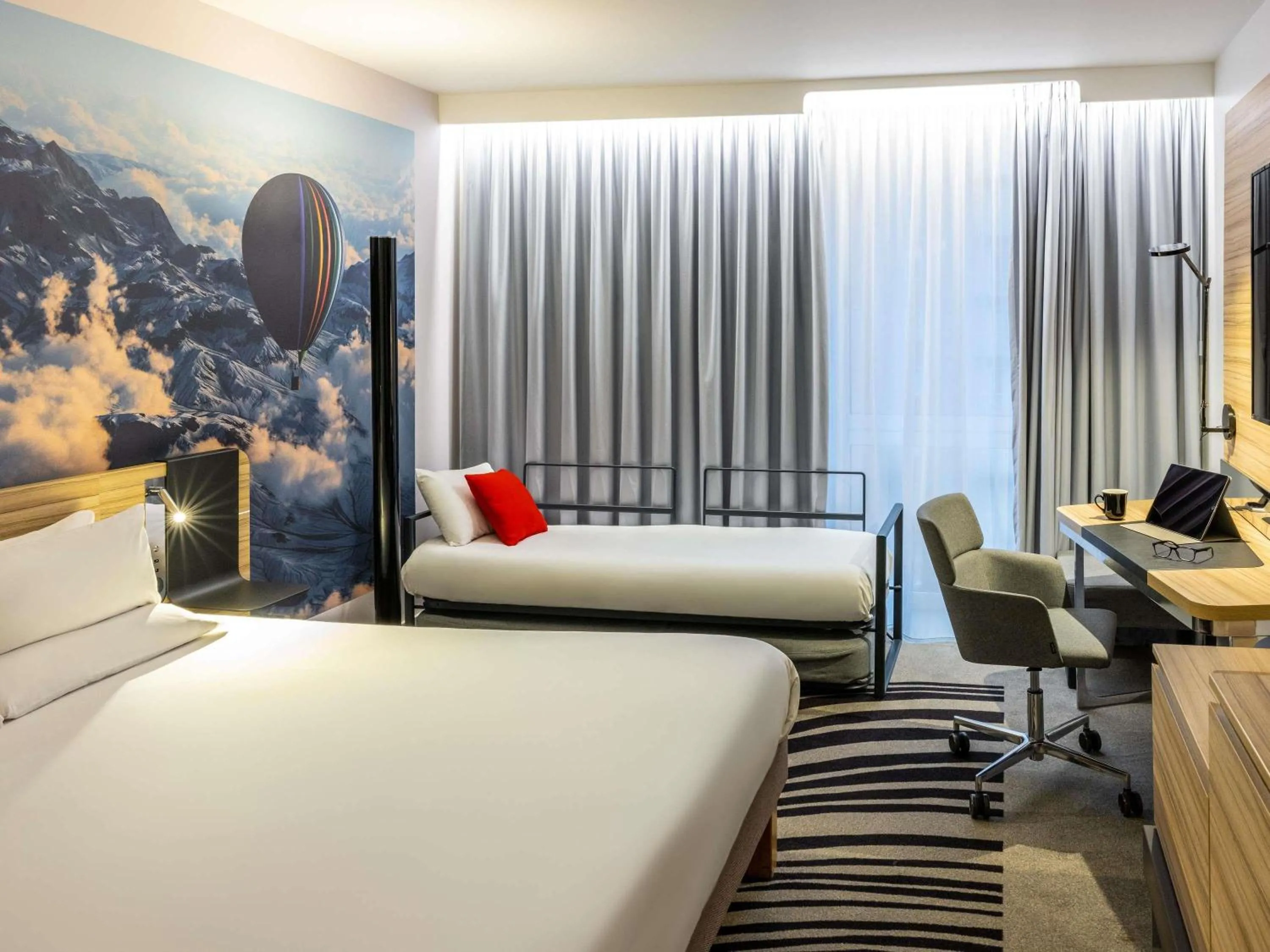 Bedroom, Bed in Novotel Leeds Centre