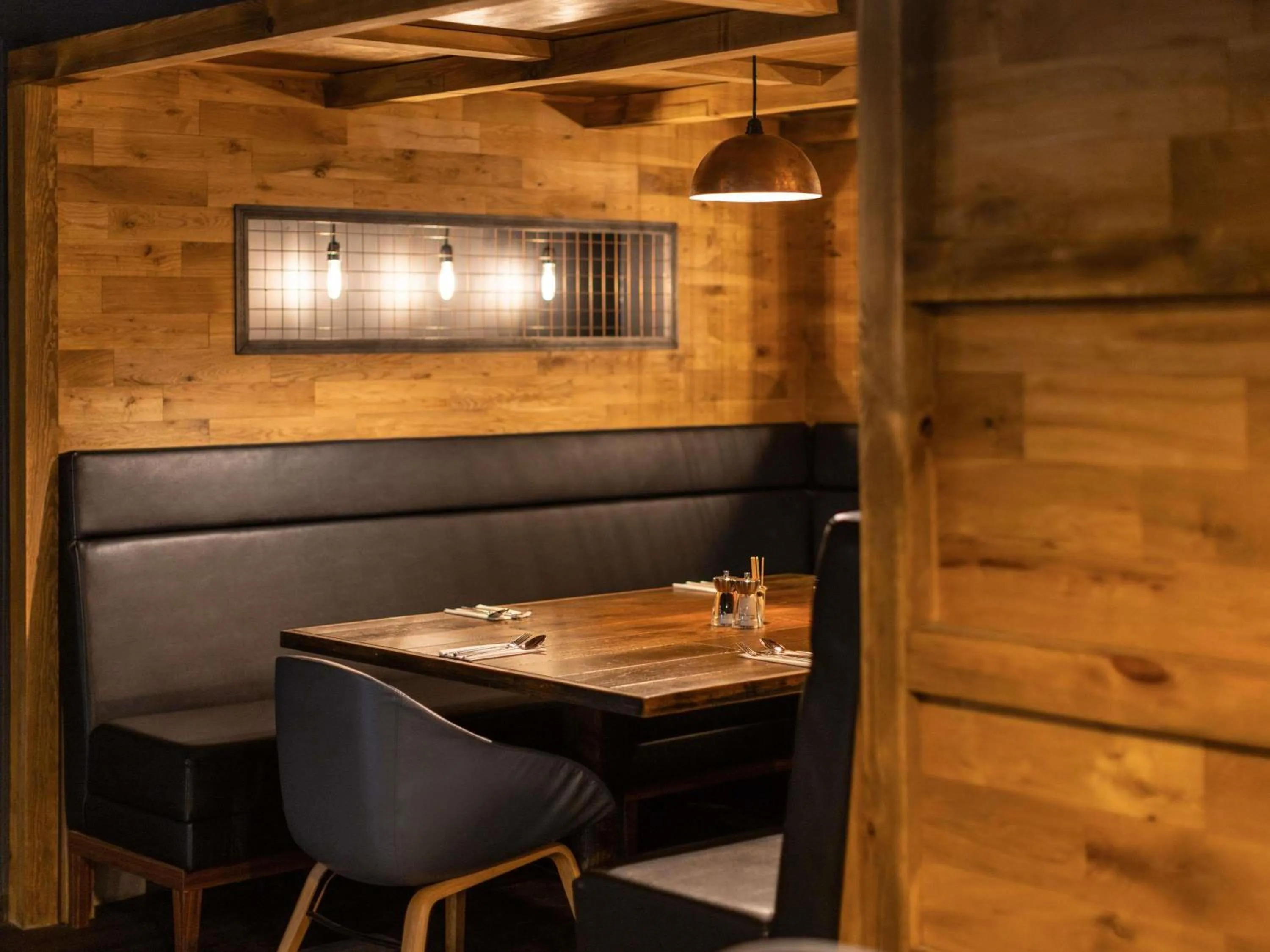 Restaurant/places to eat in Novotel Leeds Centre