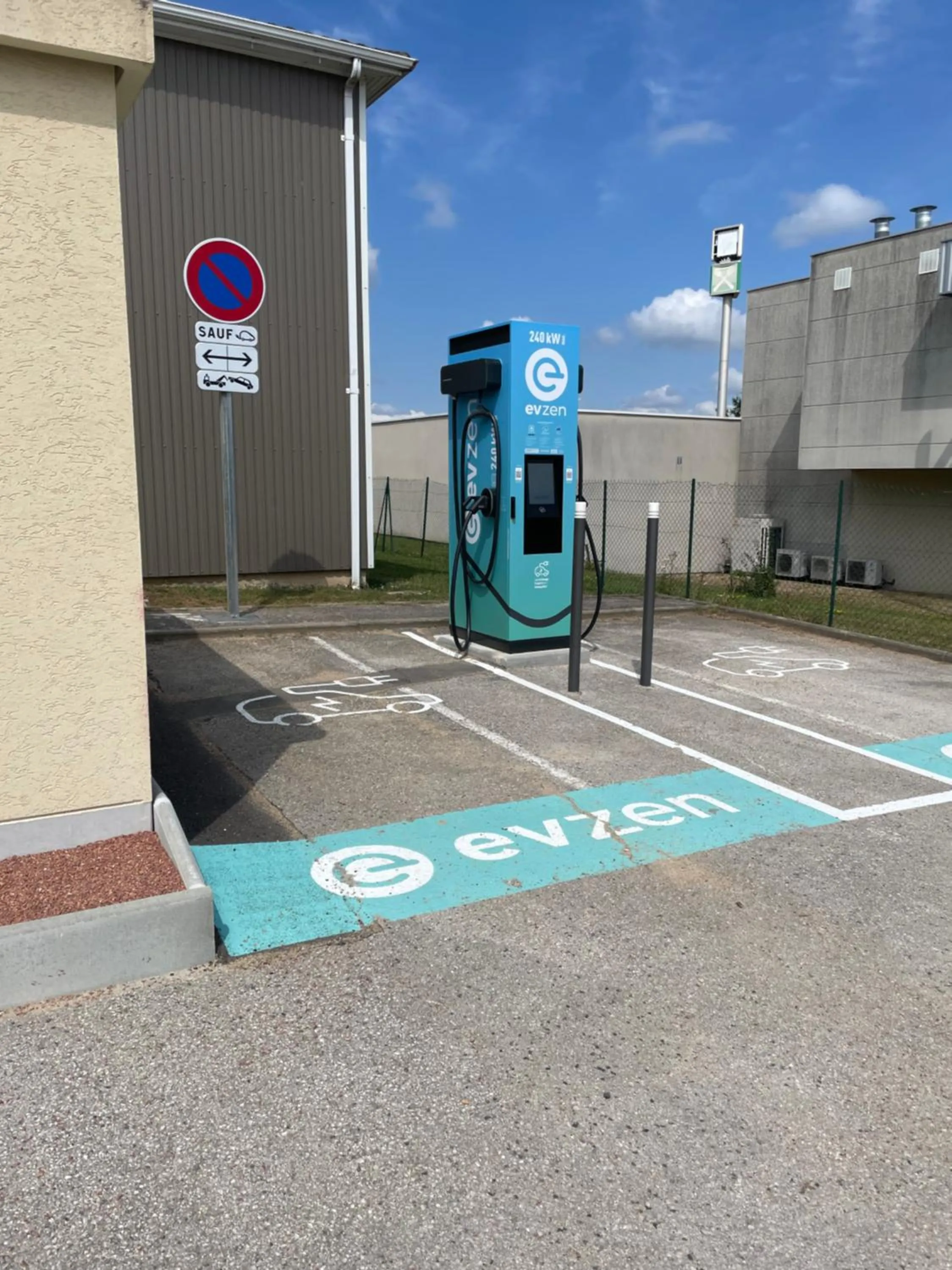 Parking in Brit Hotel Macon Nord Autoroute du Soleil